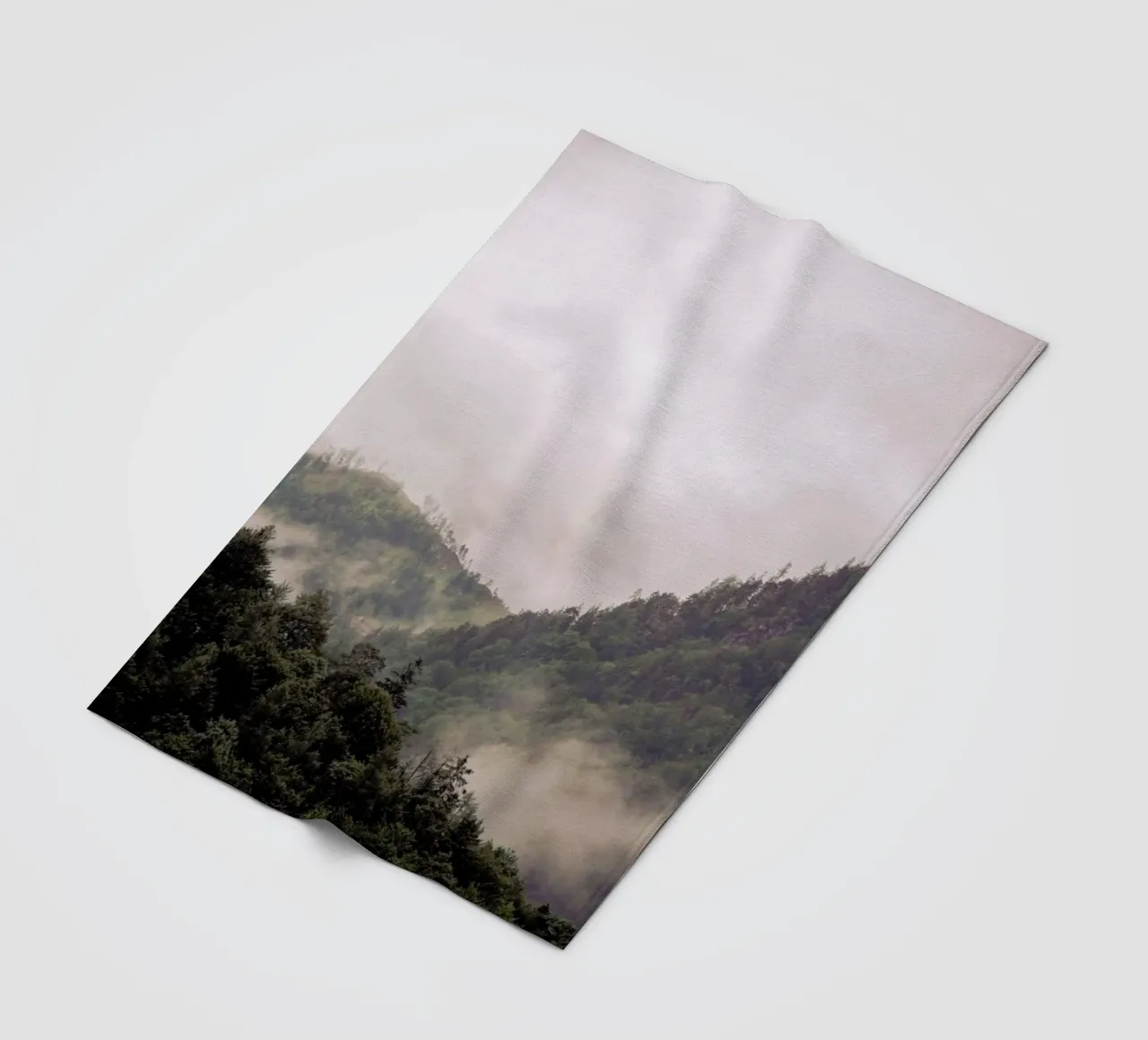 Misty Moody Woods coperta in pile da Studio Nahili
