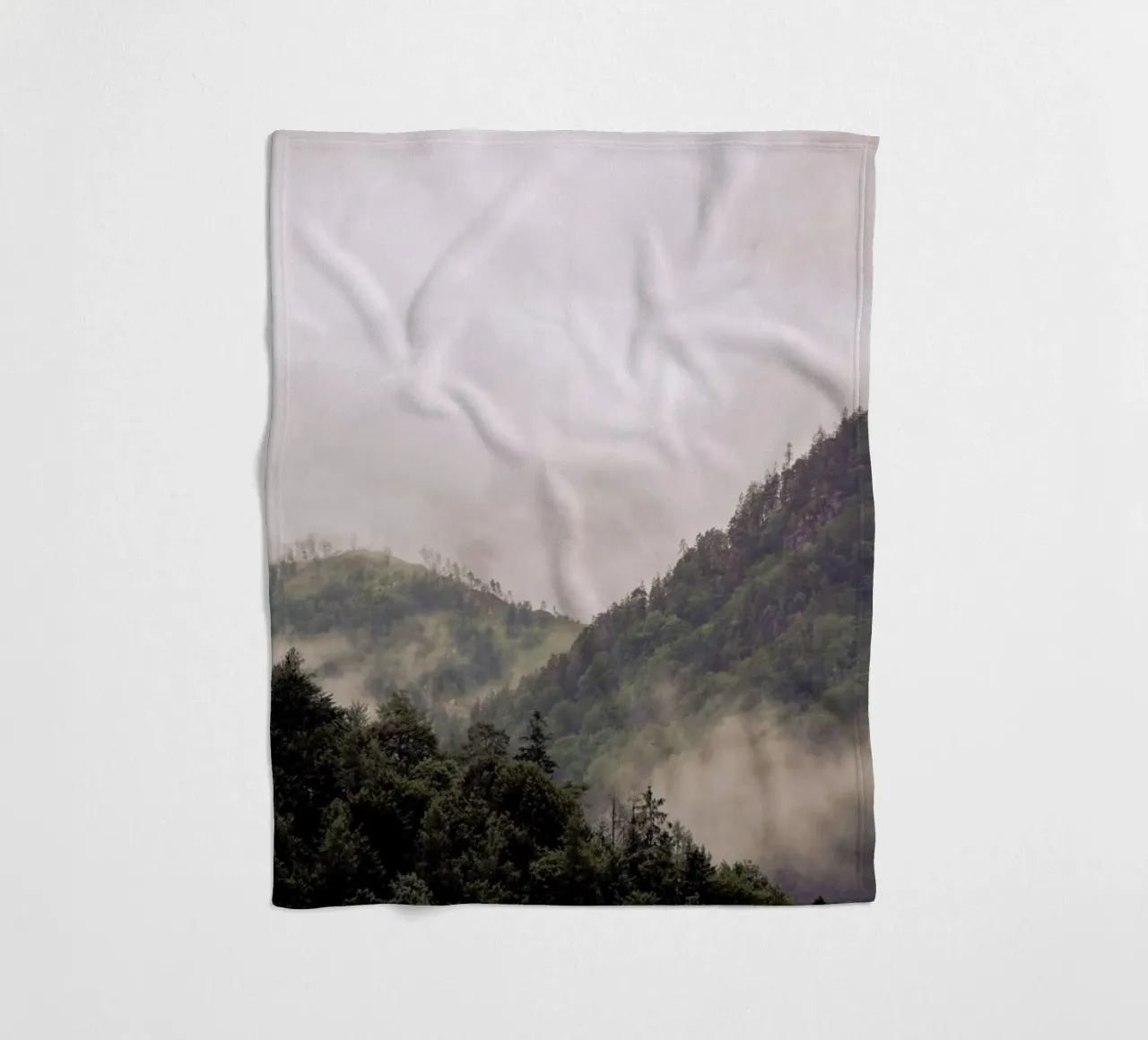 Misty Moody Woods coperta in pile da Studio Nahili