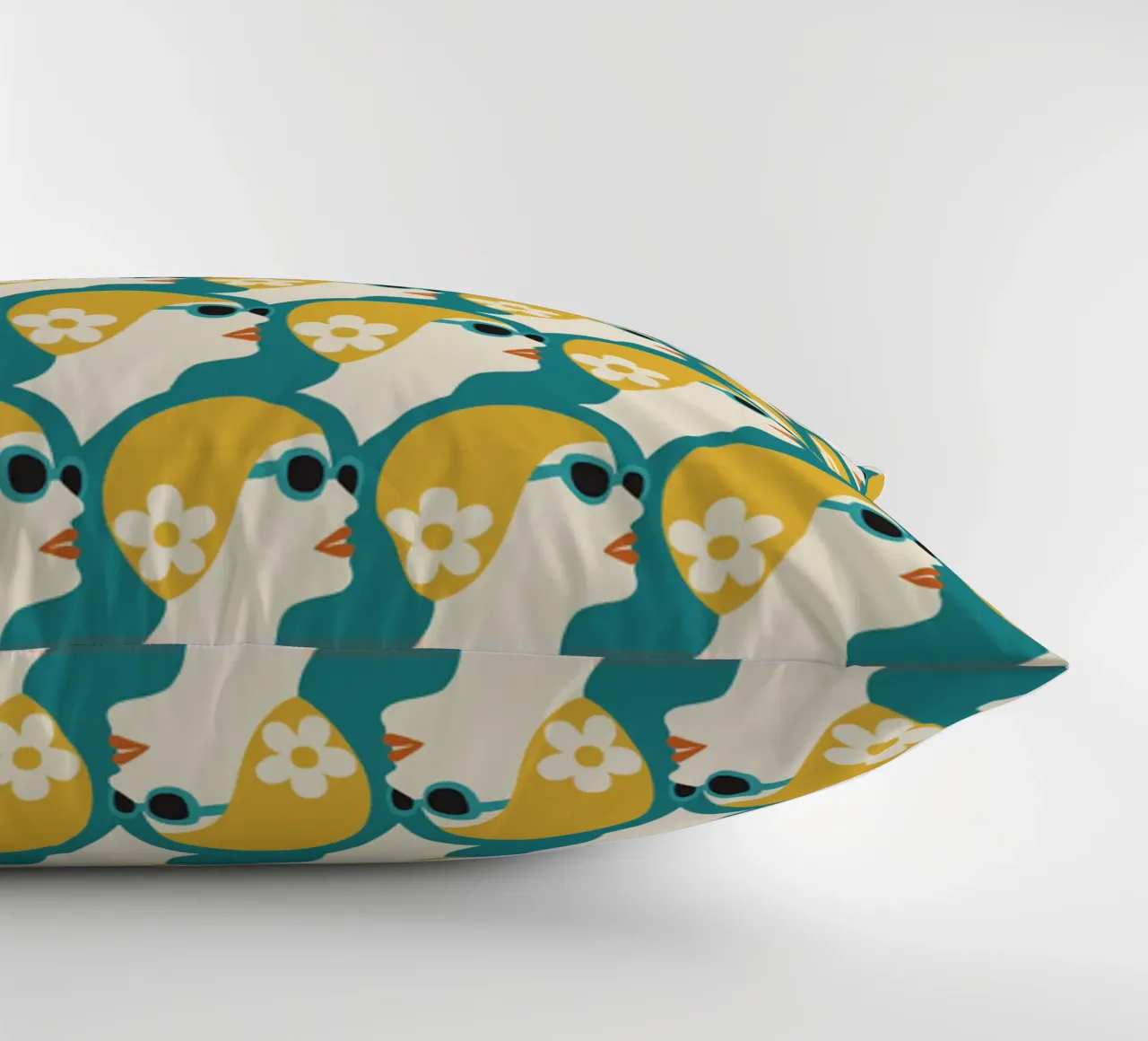 Nuotatore di mare Stile Pop Art Donna retrò con cuffia da bagno Oro verde acqua cuscino da Pemilyland