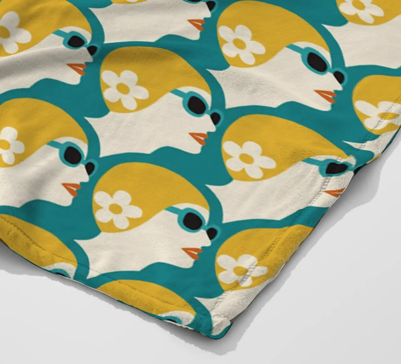 Nuotatore di mare Stile Pop Art Donna retrò con cuffia da bagno Oro verde acqua coperta in pile da Pemilyland