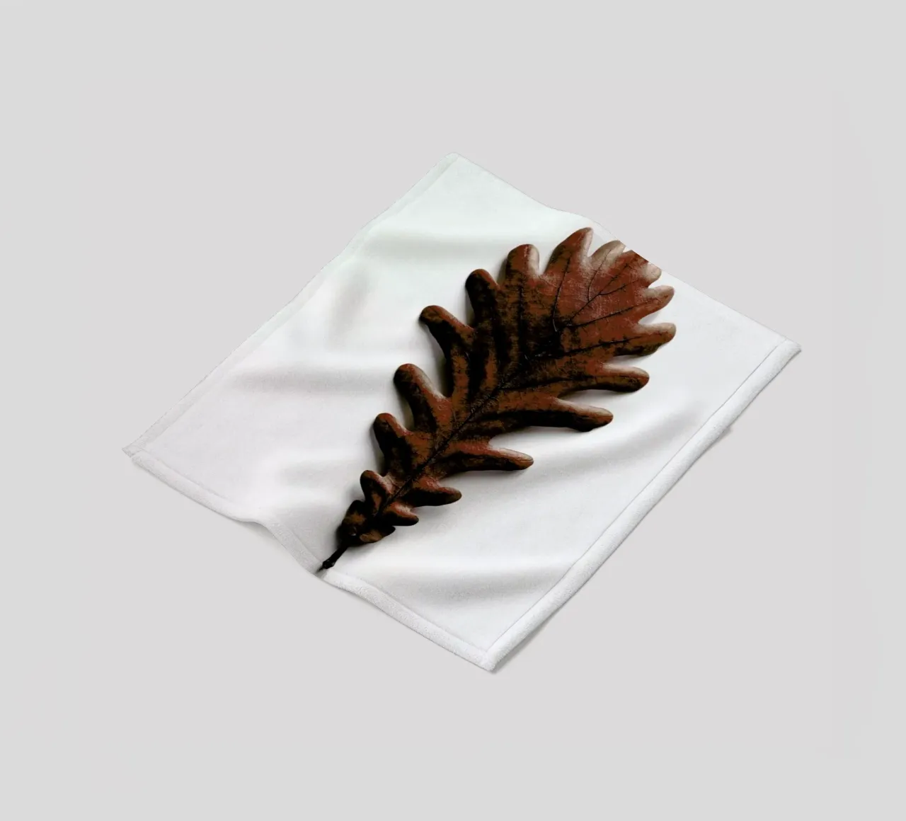 Shapes - Grafic Oak Leaf coperta in pile da Studio Nahili