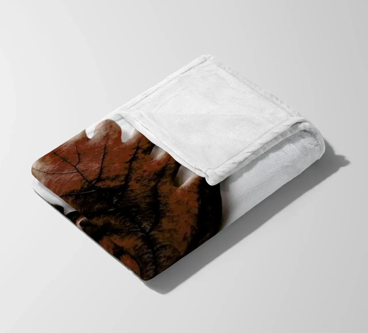 Shapes - Grafic Oak Leaf coperta in pile da Studio Nahili
