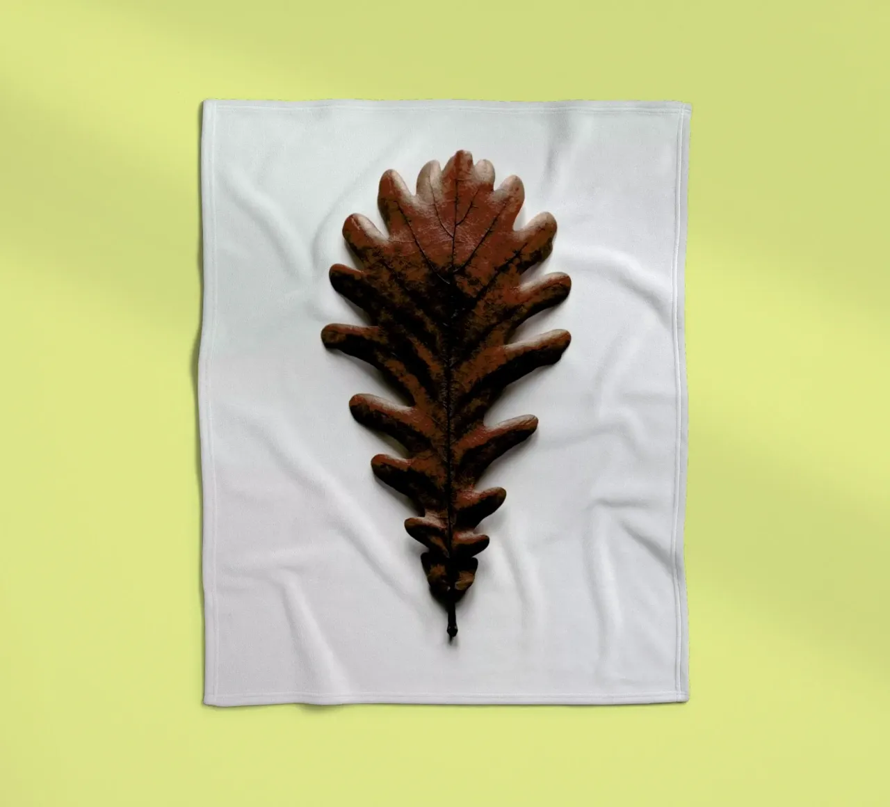Shapes - Grafic Oak Leaf coperta in pile da Studio Nahili