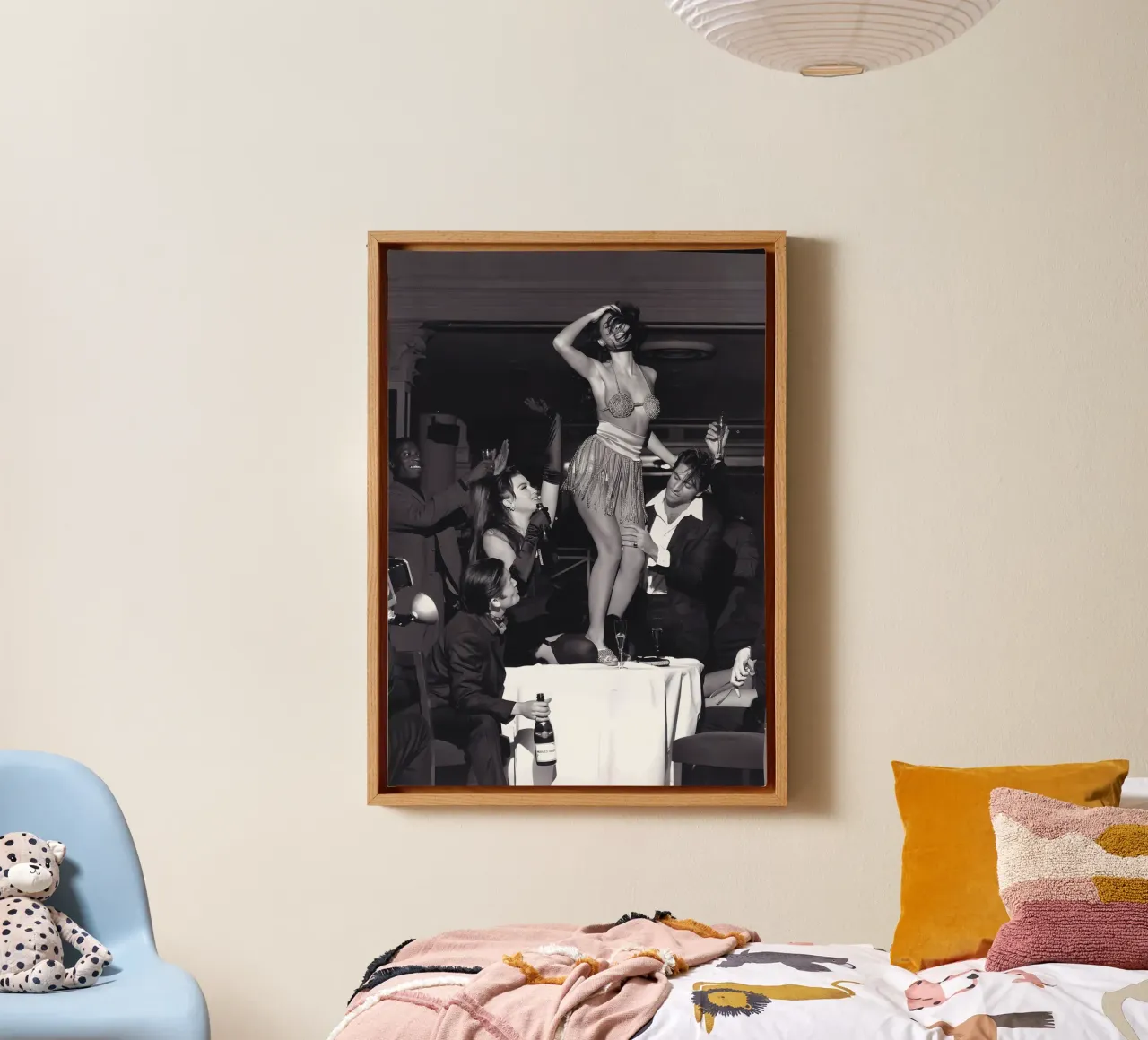 Vrouw danst op tafel canvas met Baklijst van Takeme