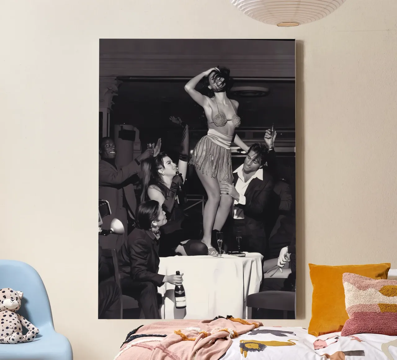 Vrouw danst op tafel canvas met Baklijst van Takeme