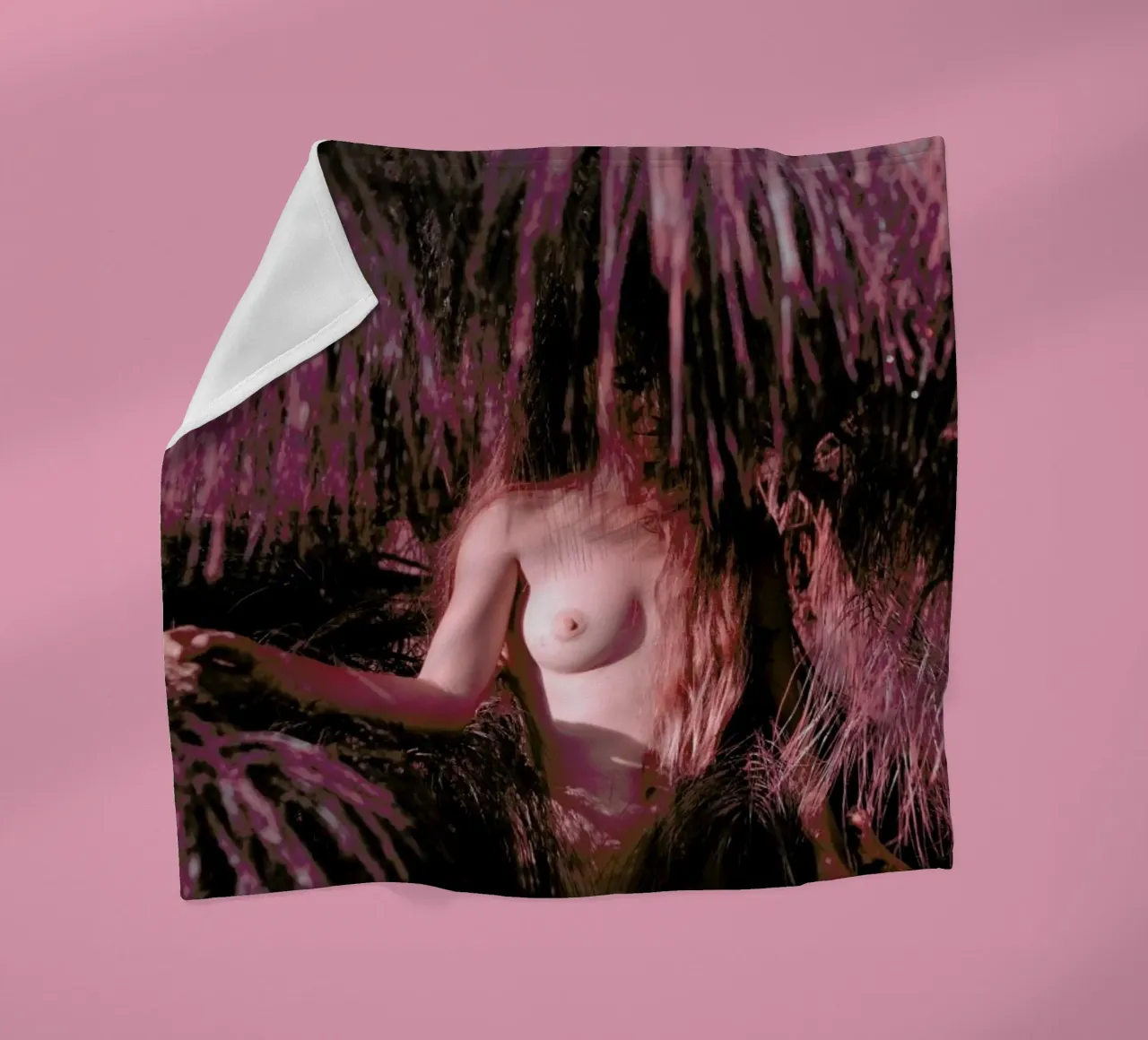 HARDEST SOFT 2 coperta in pile da Ana Topoleanu
