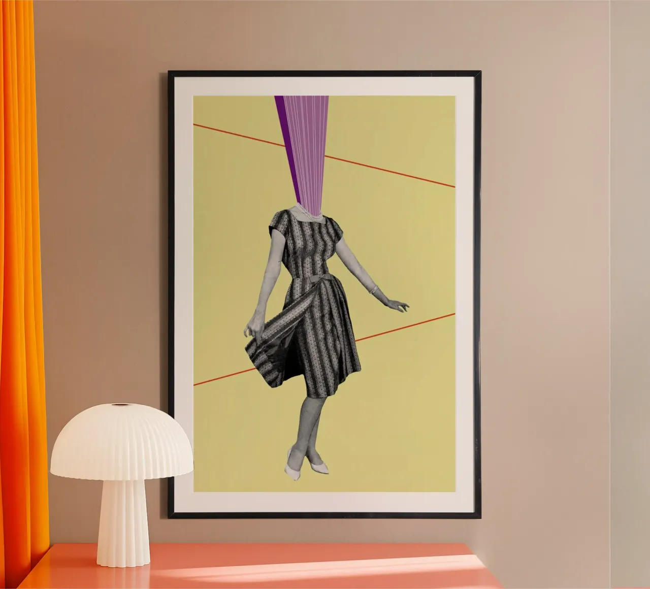 Yellow Shoot poster con telaio in legno da The Gently Unfurling Sneak