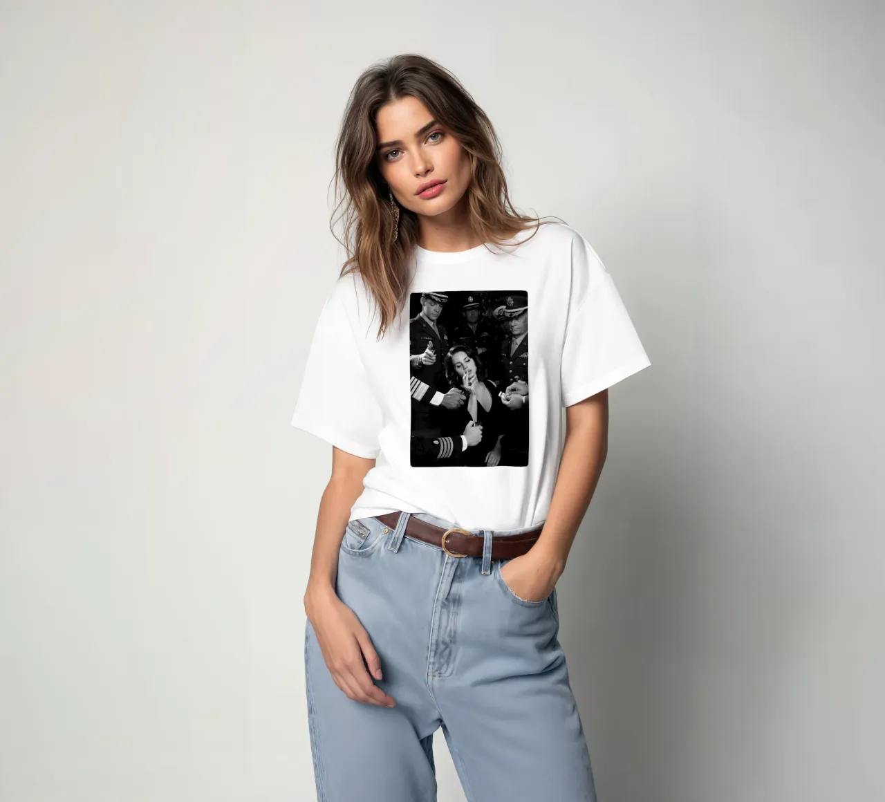 Bella ragazza con sailorman t-shirt da Alex happy shop