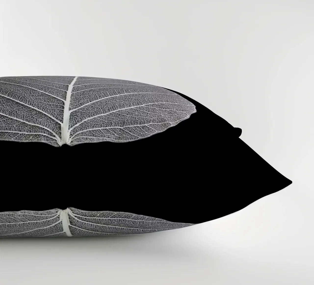 Veins of Life 2 - White Leaf cuscino da Studio Nahili