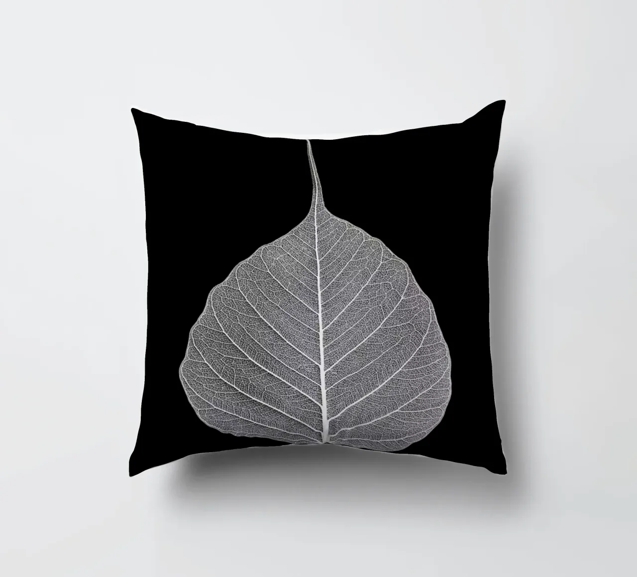 Veins of Life 2 - White Leaf cuscino da Studio Nahili