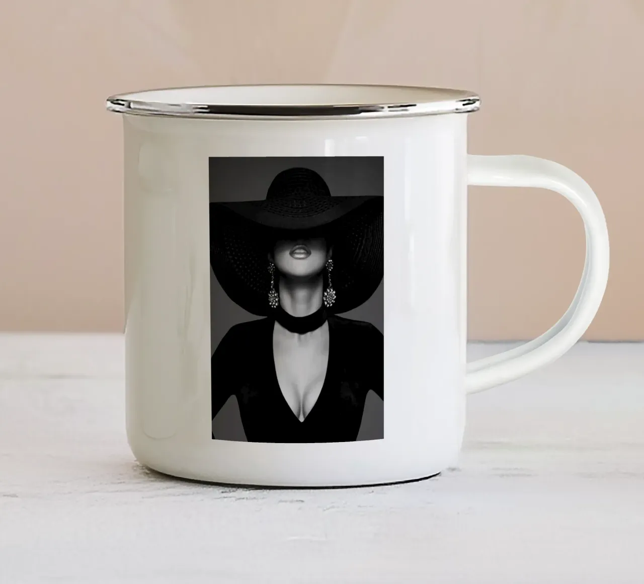 Bello tazza in smalto da Lorraine Mooore