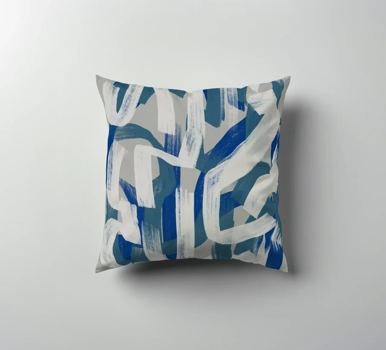 Droog penseel abstract in grijs en blauw 02 kussen van Little Dean