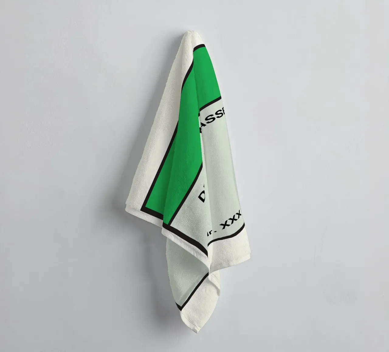 Poster verde stile Monopoly - La vostra via e il vostro numero civico asciugamano da bagno da FRAMELY