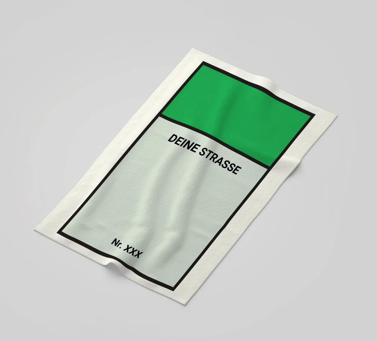 Poster verde stile Monopoly - La vostra via e il vostro numero civico telo mare da FRAMELY