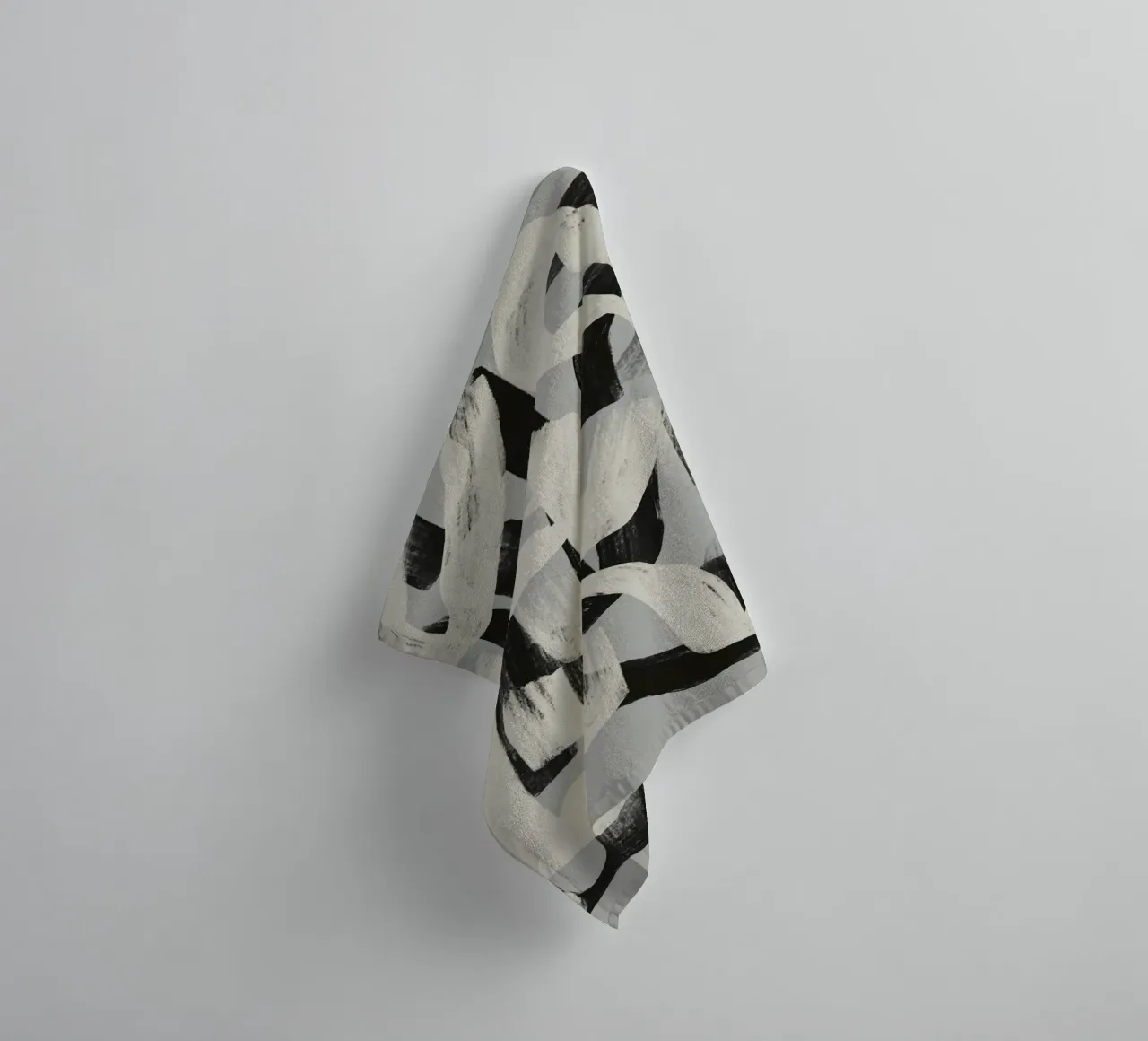 Droog penseel abstract in zwart en wit badhanddoek van Little Dean