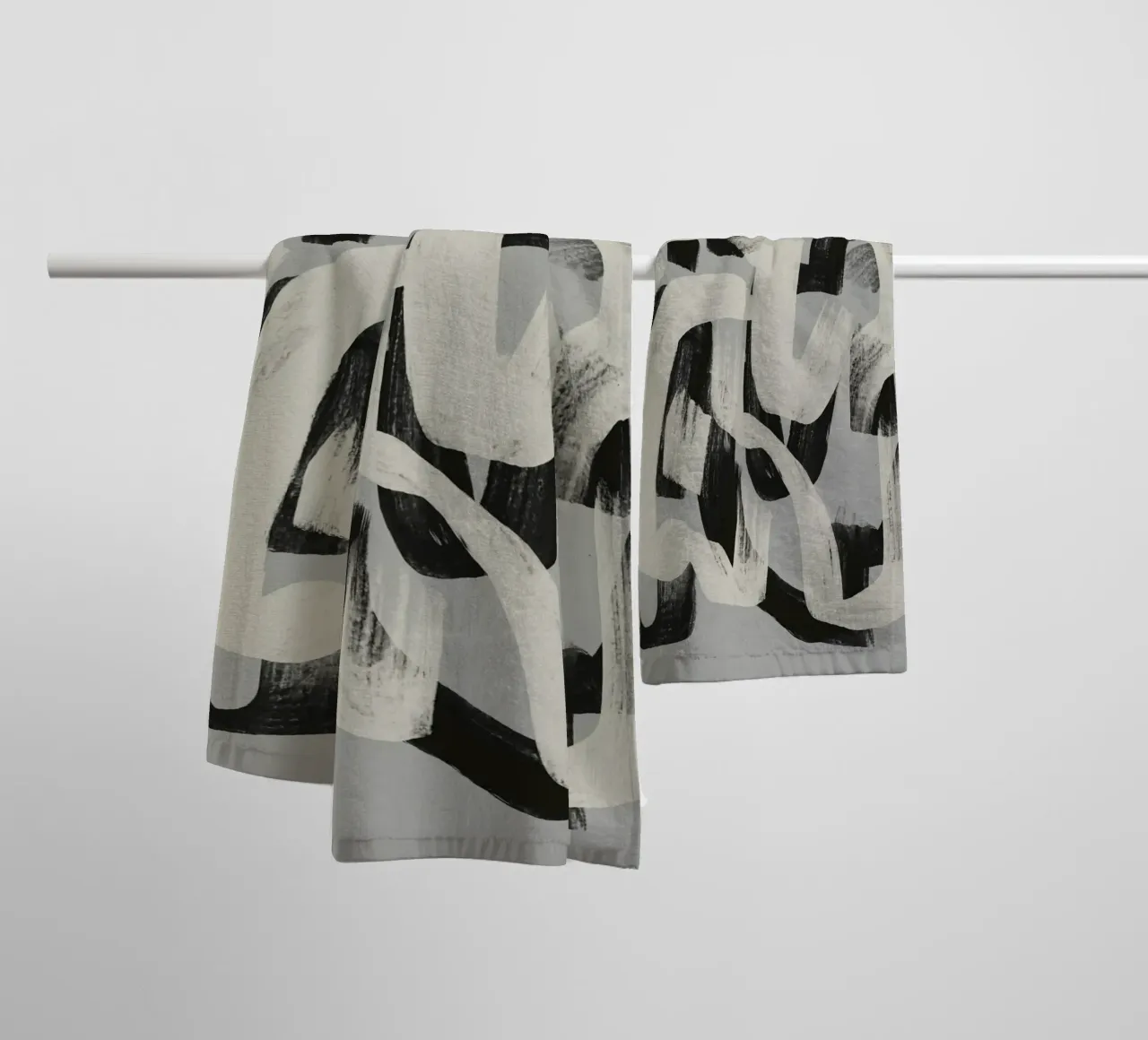Droog penseel abstract in zwart en wit badhanddoek van Little Dean