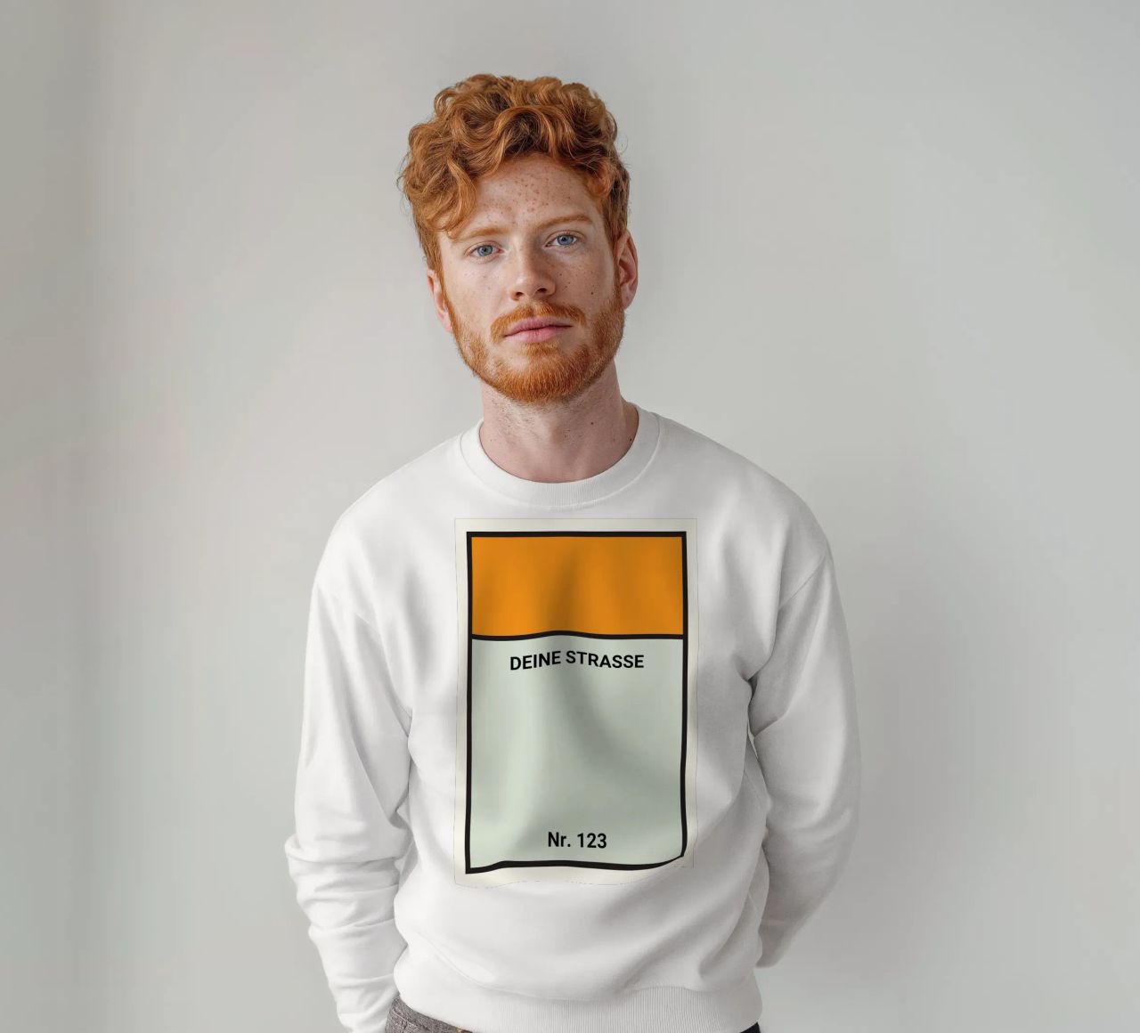 Poster arancione in stile Monopoly - La vostra via e il vostro numero civico felpa da FRAMELY