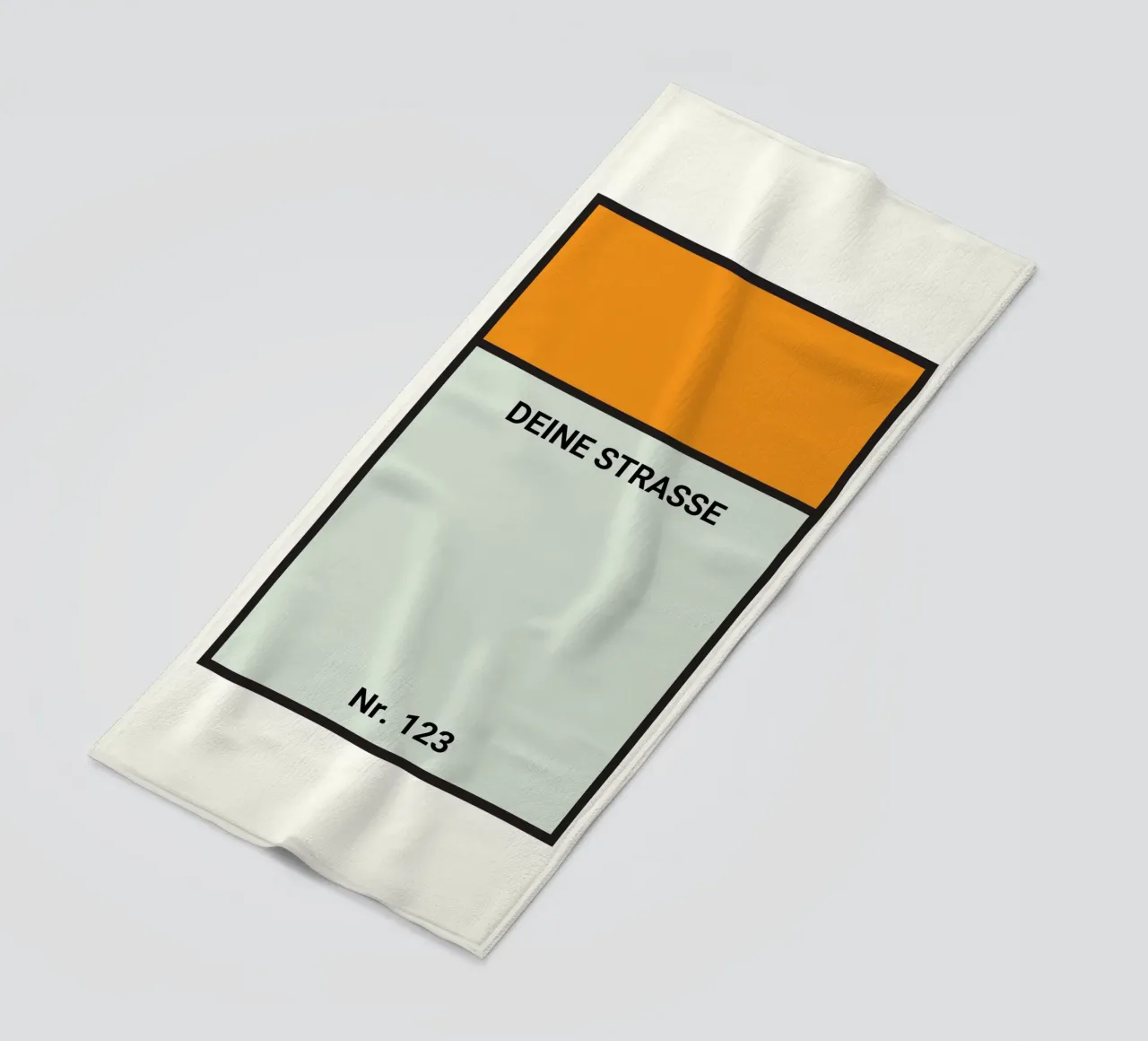 Cartel naranja estilo Monopoly - Tu calle y número de casa toalla de playa de FRAMELY