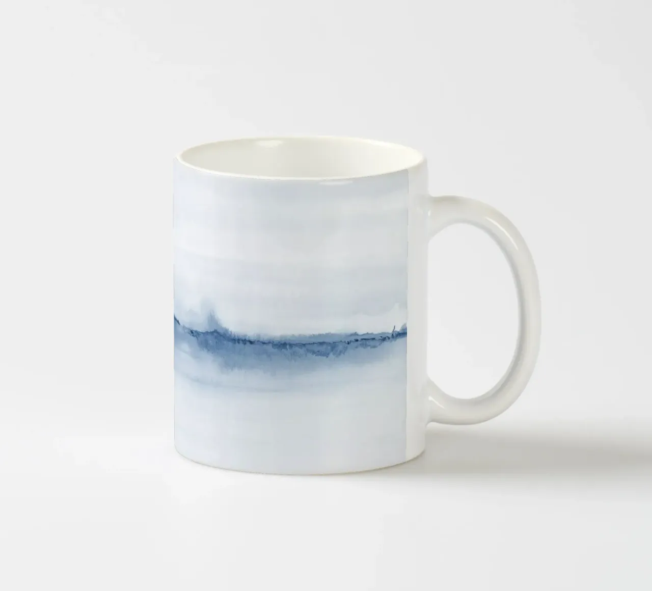 Paesaggio blu minimalista tazza in ceramica da NouveauPrints