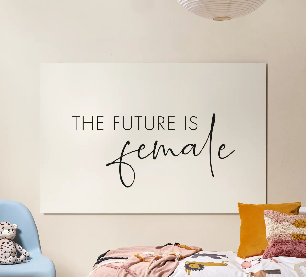 Il futuro è femminile poster con telaio in plastica da NouveauPrints