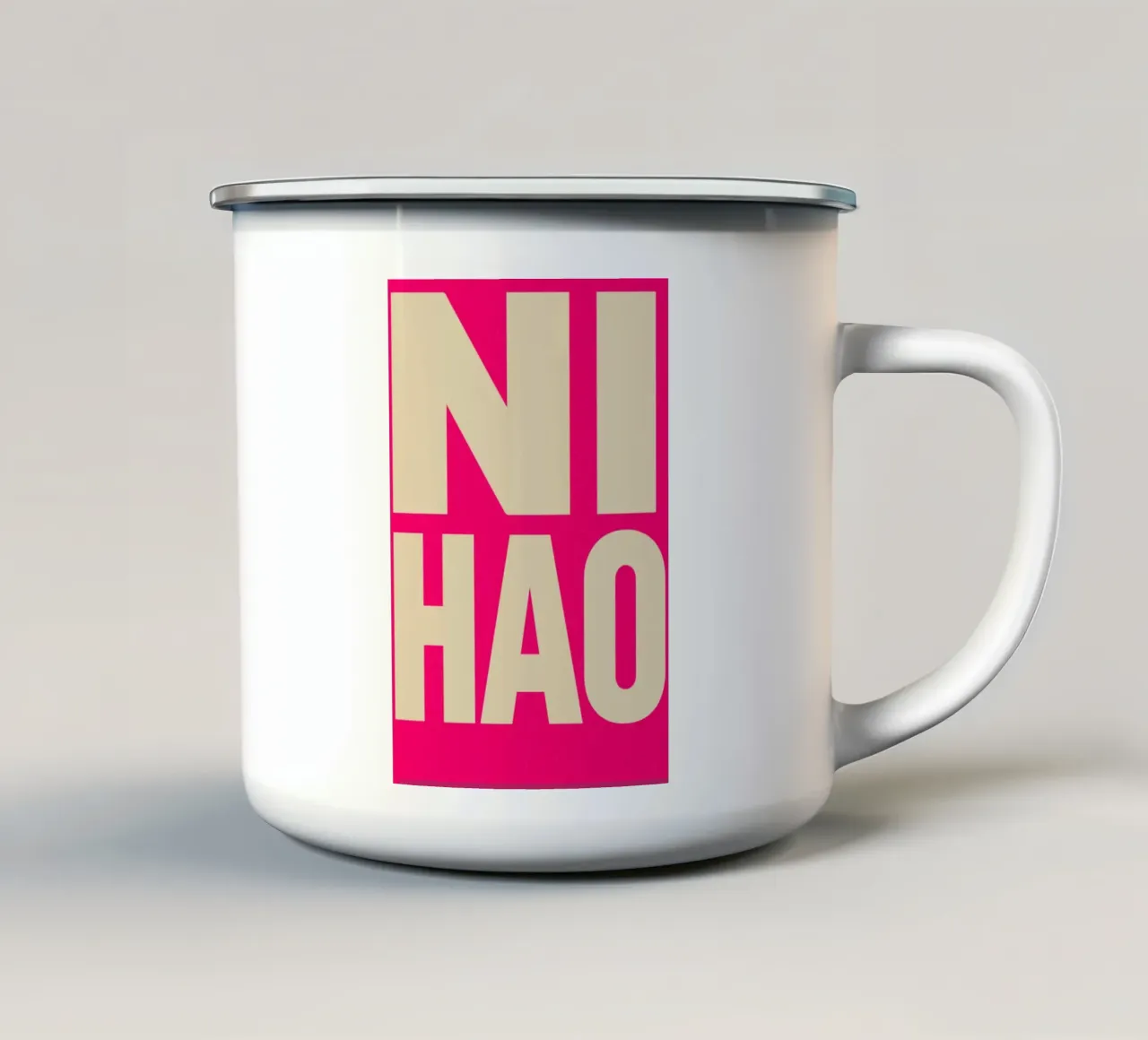 Ni Hao – Bold Greeting - Typo Wall Art tazza in smalto da QuooodZ by MooodzArt