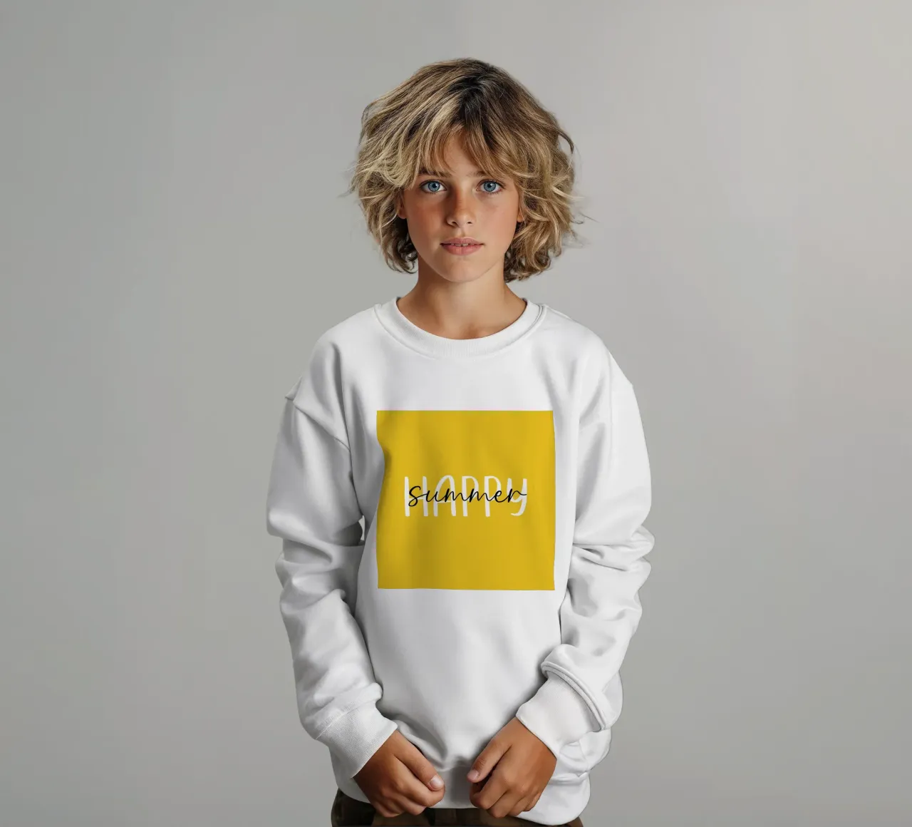 Happy Summer - Handgezeichneter weißer schwarzer Text auf zitronengelb Kinder Sweatshirt von Stilrausch