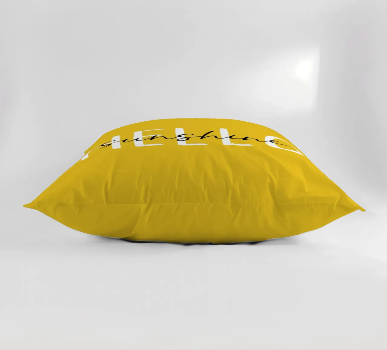 Hello Sunshine - Lettere in grassetto disegnate a mano in bianco e nero cuscino da Stilrausch