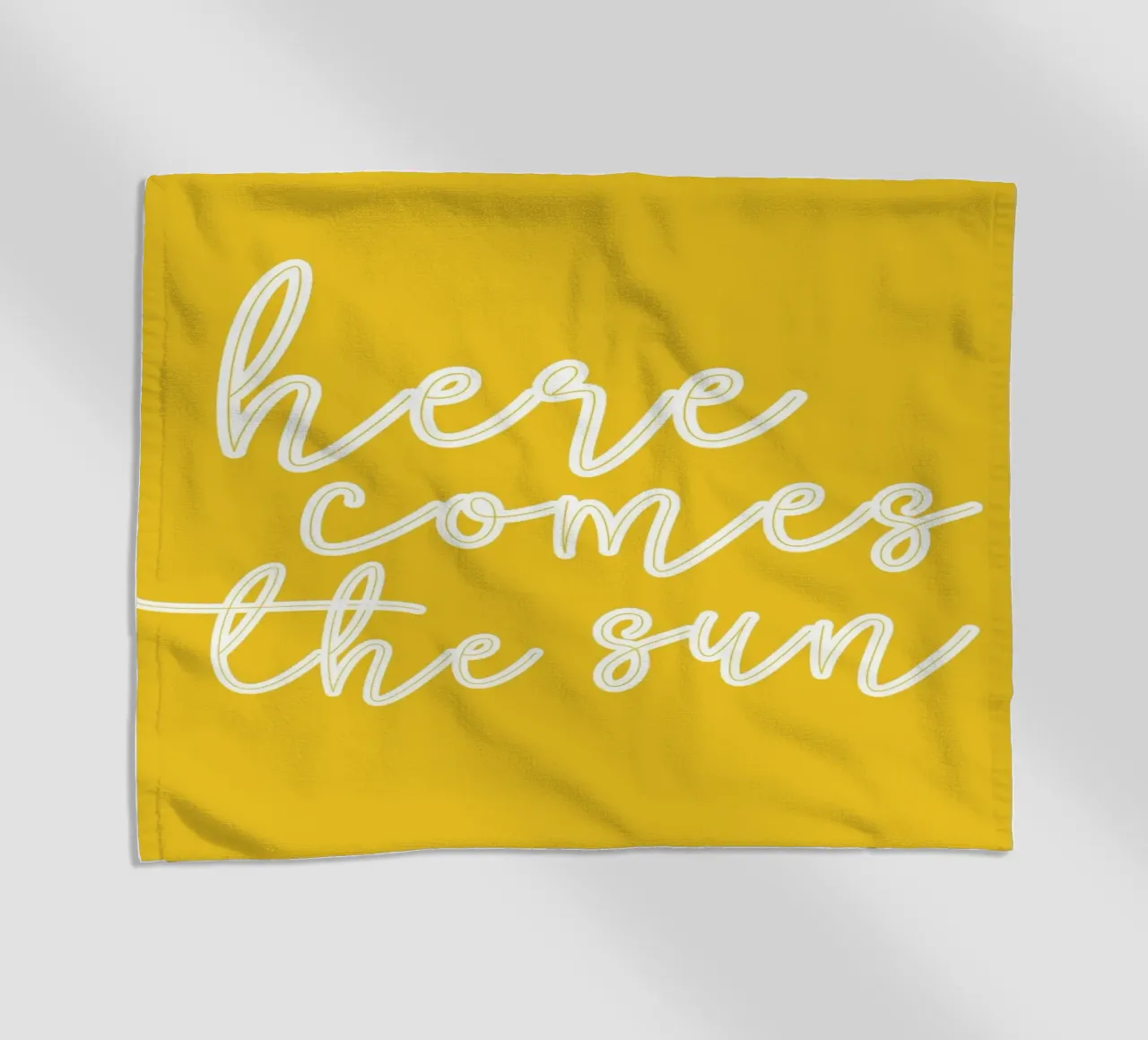 Hier komt de zon - Wit handgeschreven tekstontwerp strandhanddoek van Stilrausch