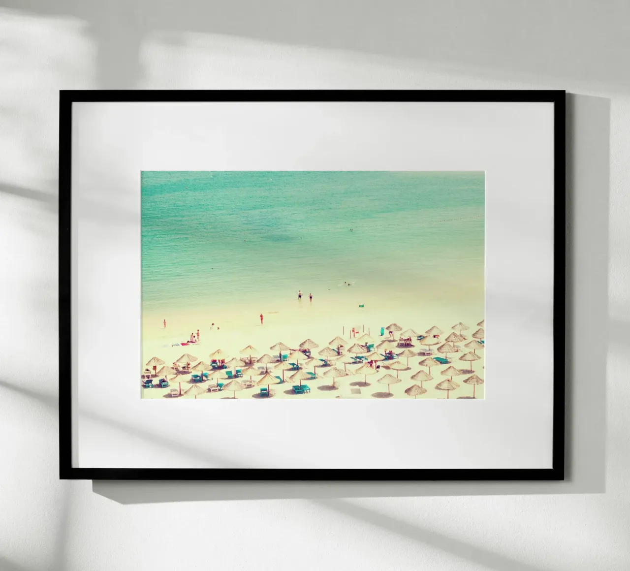 beach life poster con telaio in plastica da Ingrid Beddoes