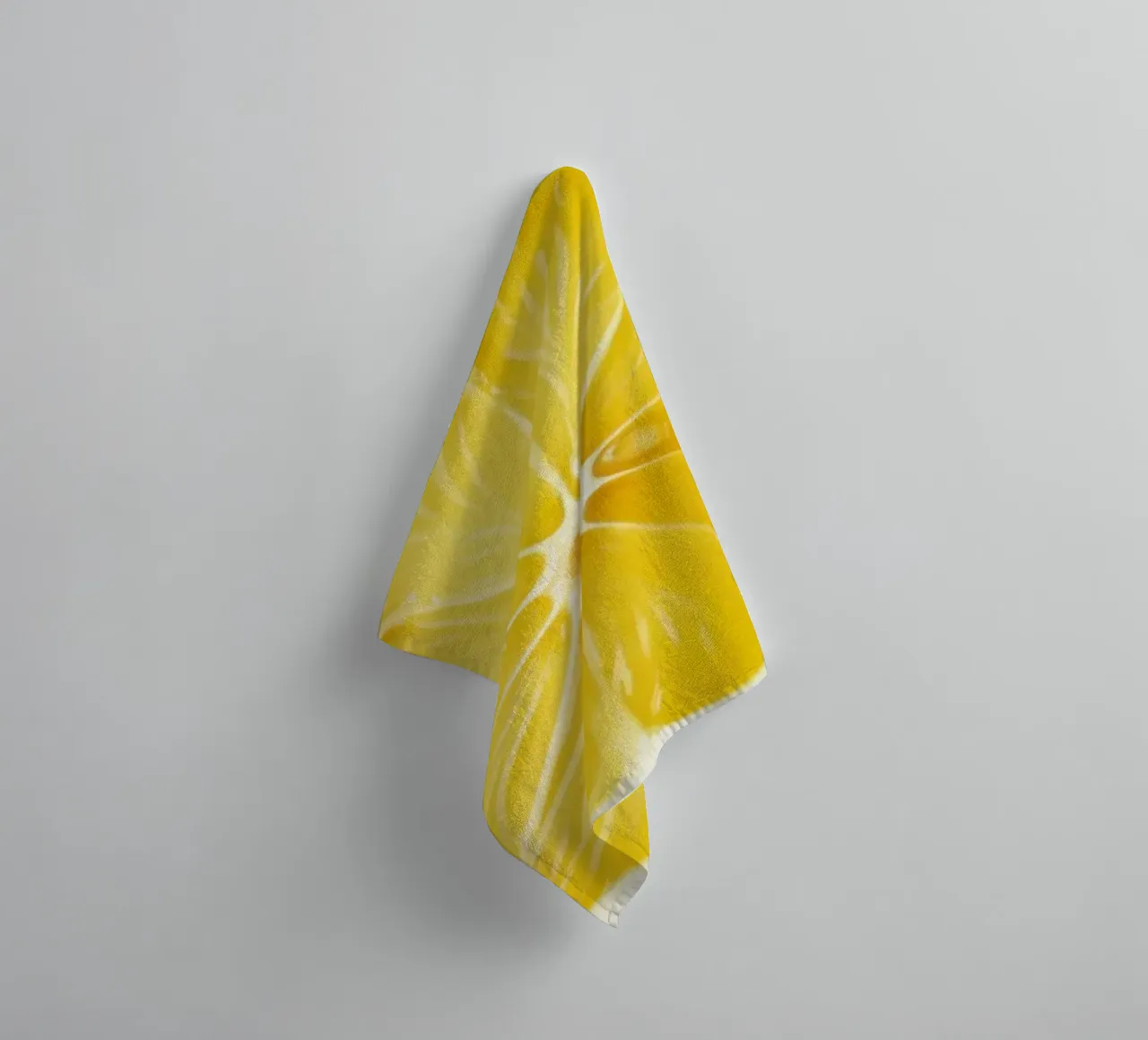 Frische Zitronenscheibe - saftiger Zitrus-Akzent Handtuch von Stilrausch