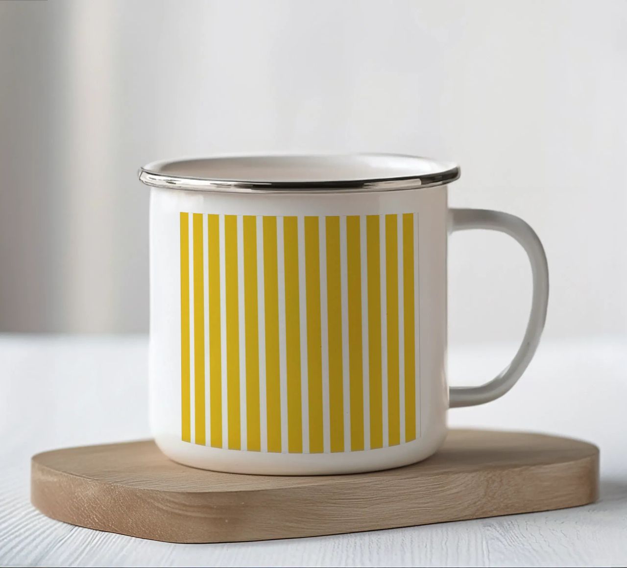 Strisce verticali bianche e gialle - Un motivo vivace e brillante tazza in smalto da Stilrausch