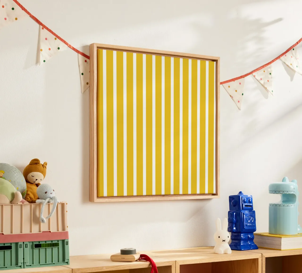 Strisce verticali bianche e gialle - Un motivo vivace e brillante tela con Cornice a cassetta da Stilrausch