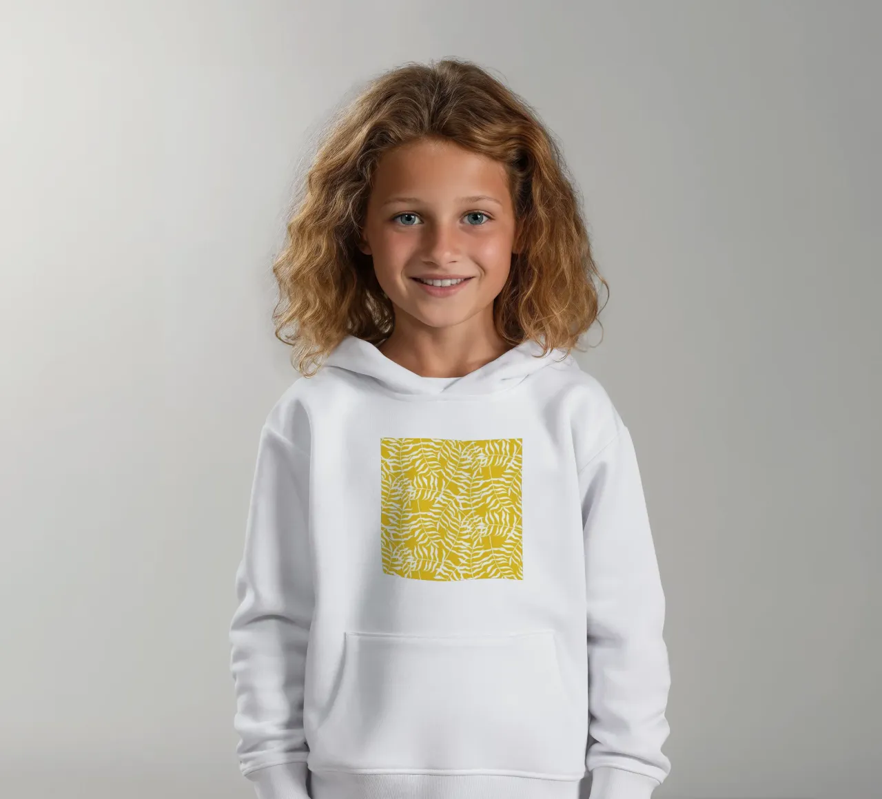 Foglie di palma bianche su sfondo giallo - Modello fresco felpa bambino con cappuccio da Stilrausch