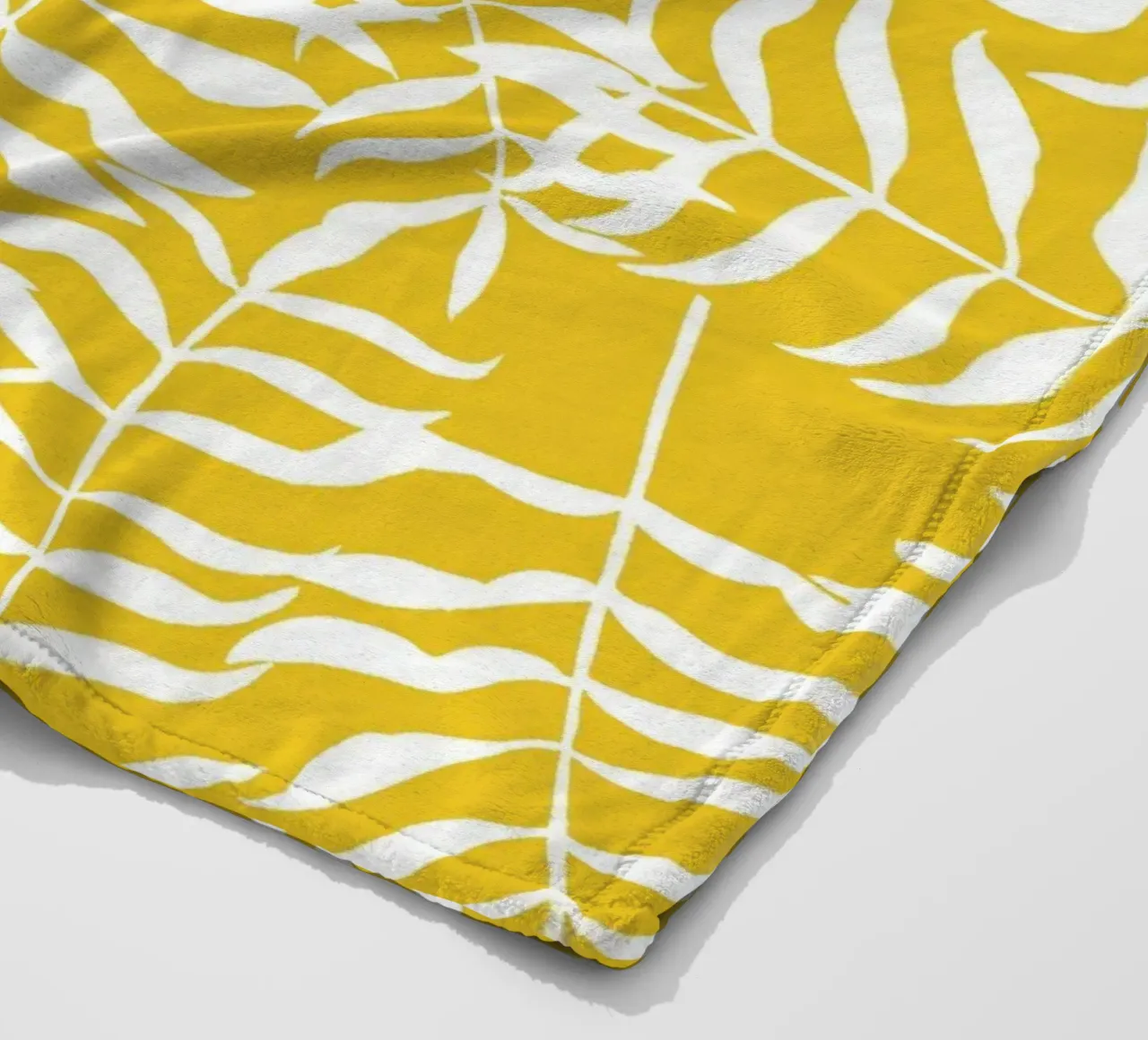 Foglie di palma bianche su sfondo giallo - Modello fresco coperta in pile da Stilrausch