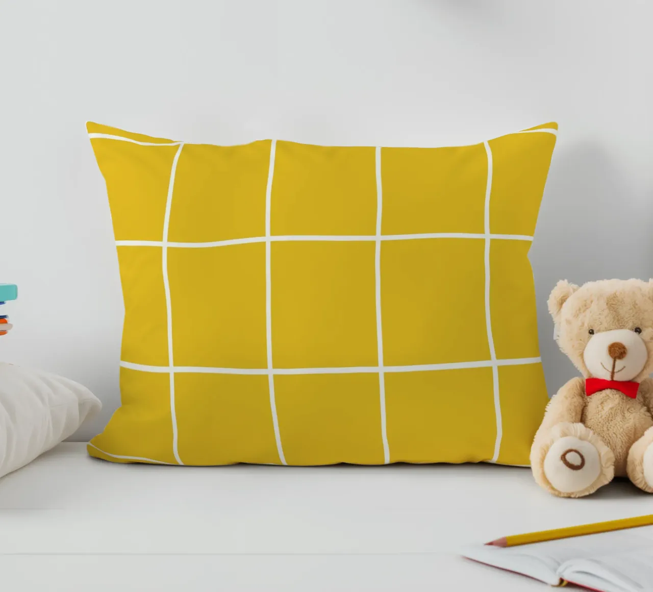 Motif en damier blanc sur fond jaune coussin de Stilrausch