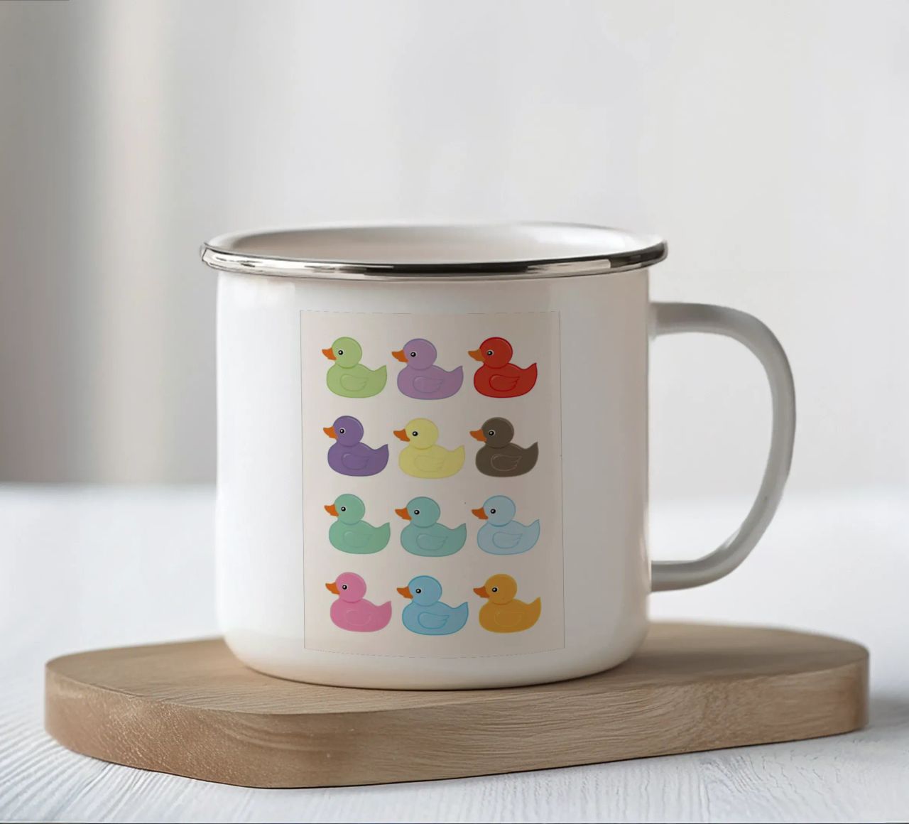 Illustrazione di un'anatra di gomma tazza in smalto da ItalyDesignStudio