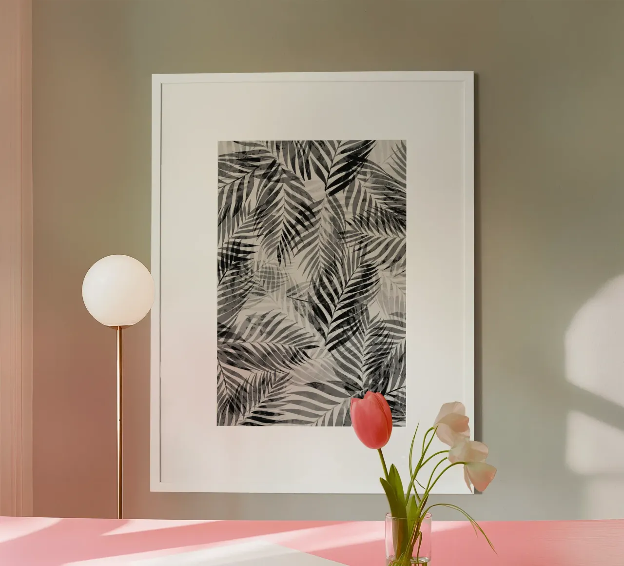 Foglie di palma in bianco e nero poster con telaio in legno da SilverPegasus