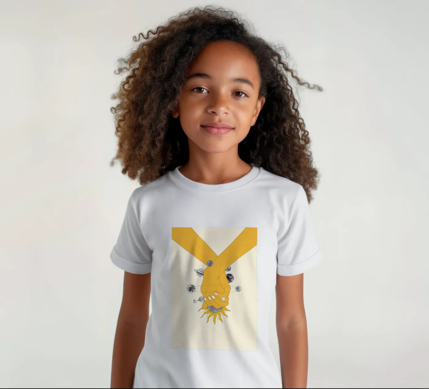 Everything Revolves Around Us kinder t-shirt van Nadjaa