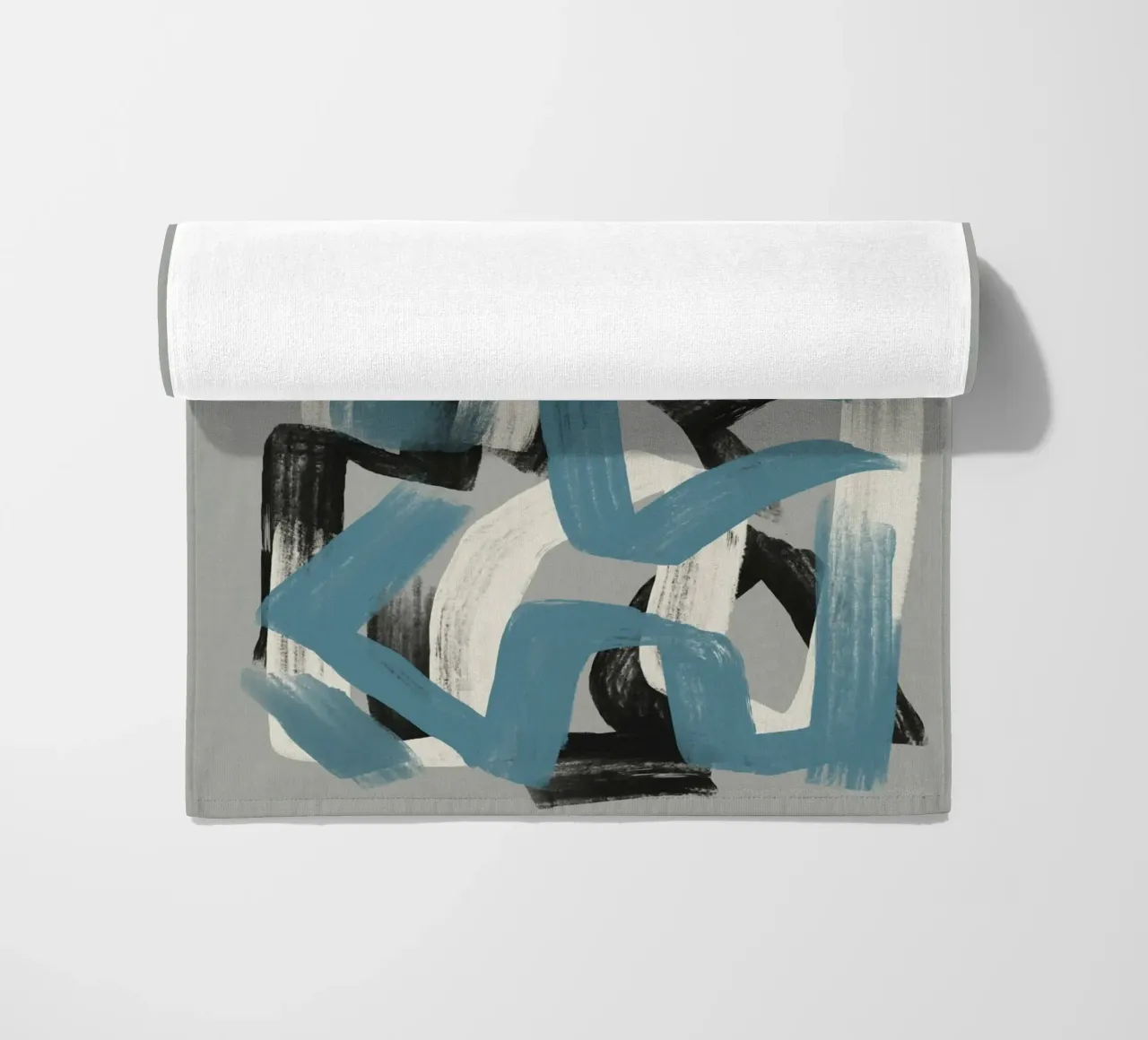 Droog penseel abstract in grijs strandhanddoek van Little Dean