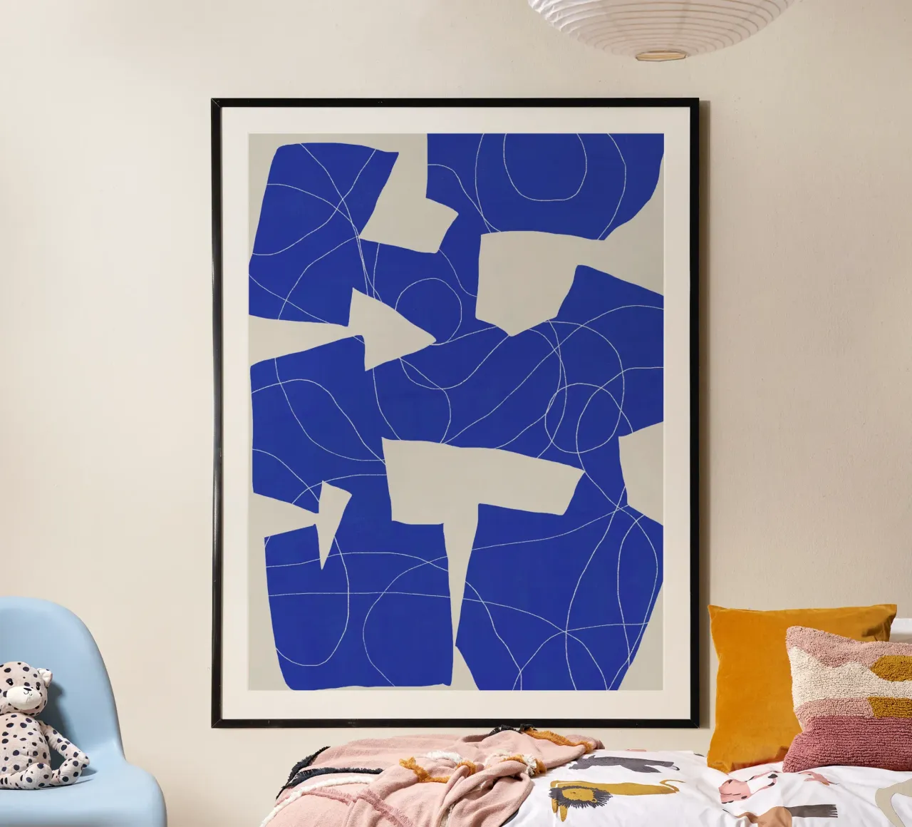 Taglio di carta blu poster con telaio in plastica da Little Dean