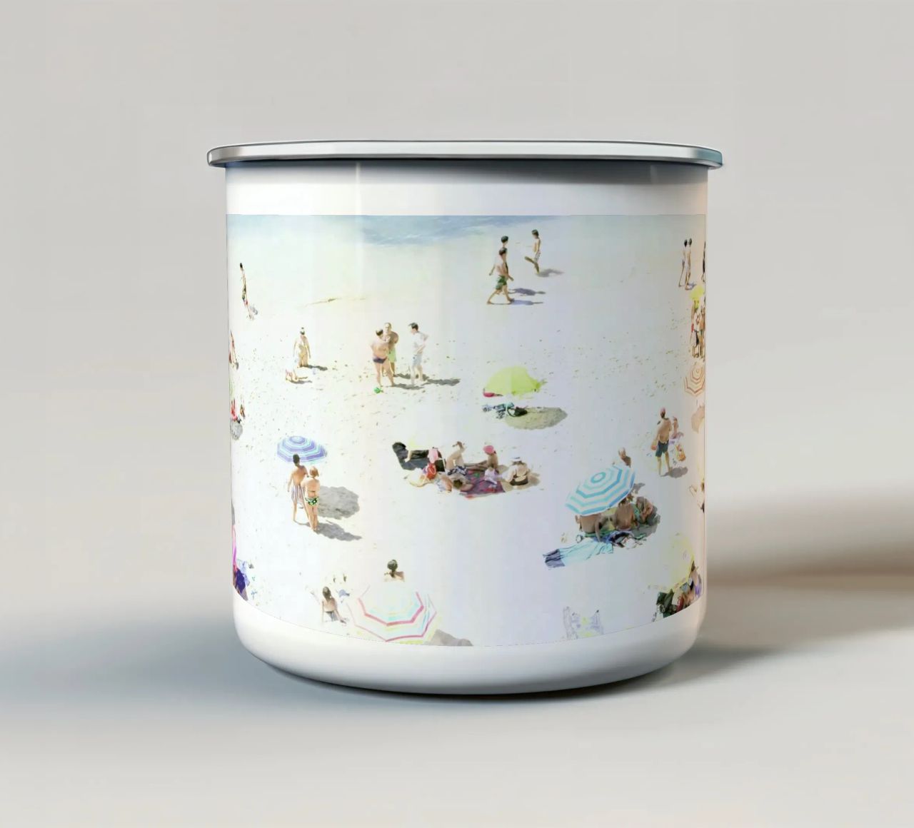 happy days tazza in smalto da Ingrid Beddoes