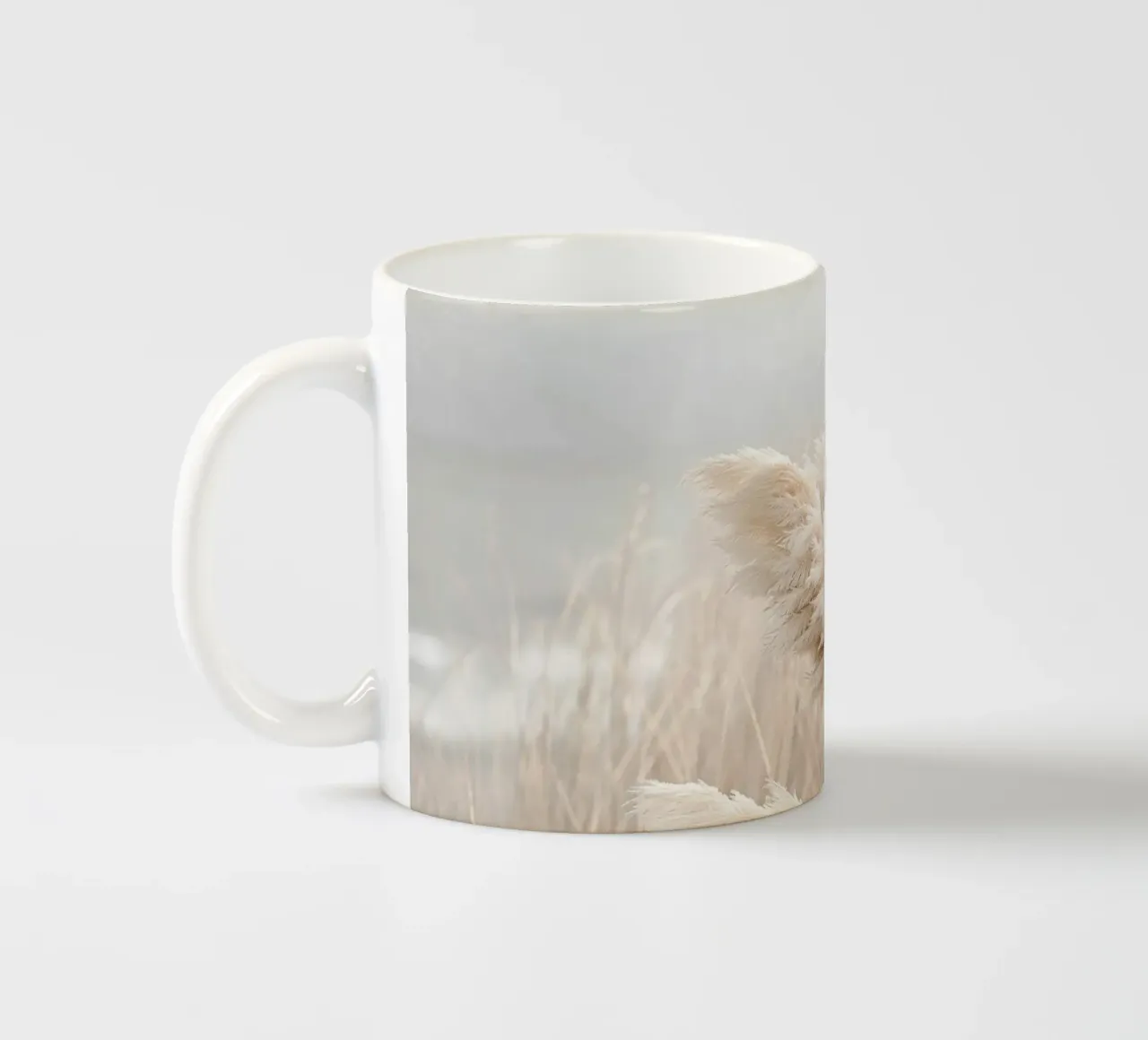Poesia in riva al mare - l'erba della pampa in una leggera brezza tazza in ceramica da Melanie Viola