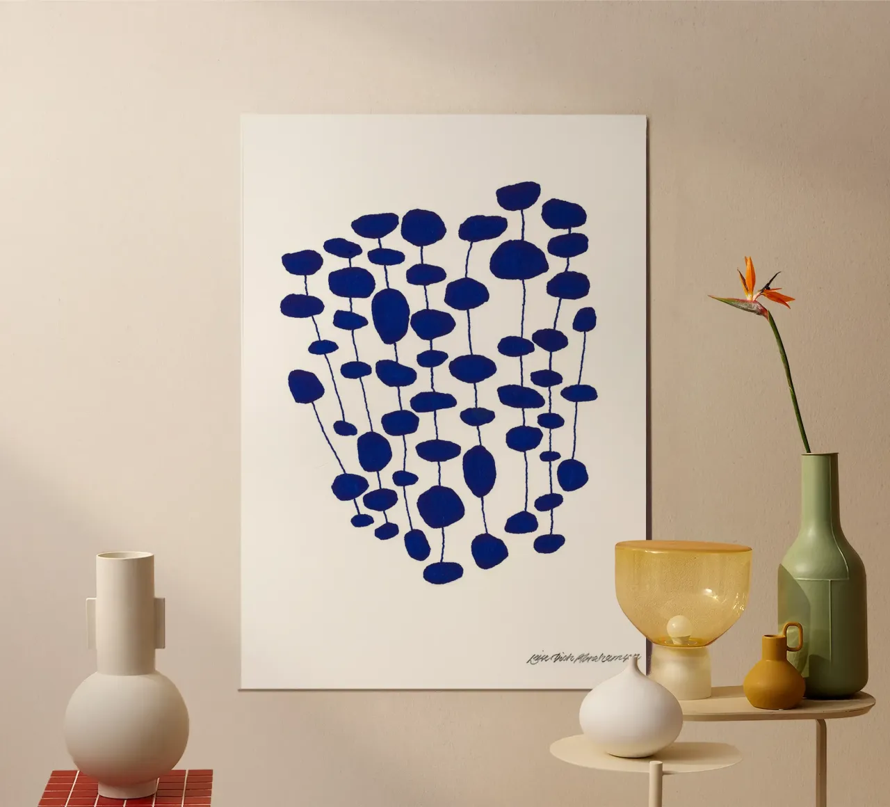 Foresta di perle blu poster con telaio in legno da Birgitpopshop