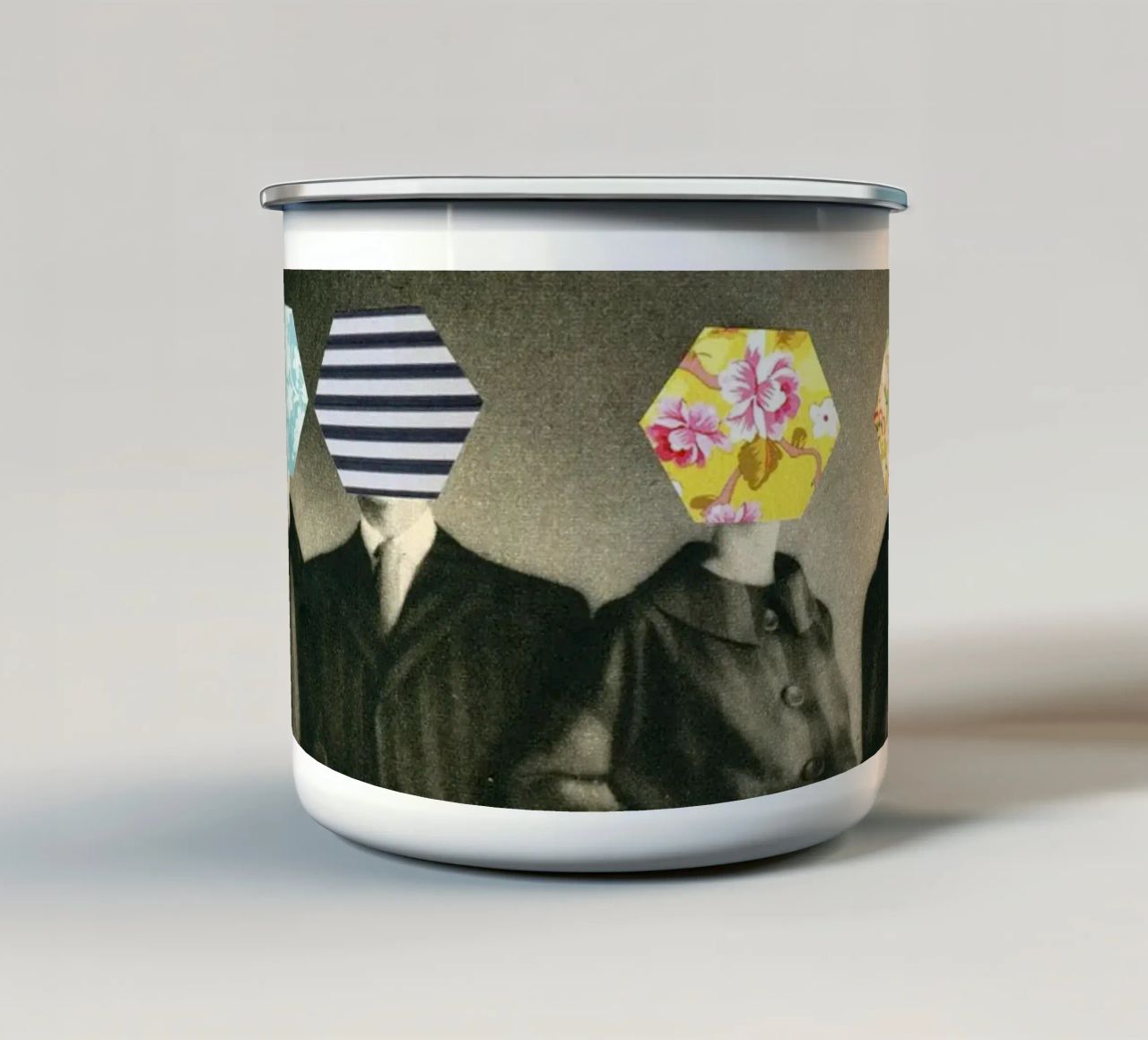 Moda moderna tazza in smalto da Cassia Beck Collage