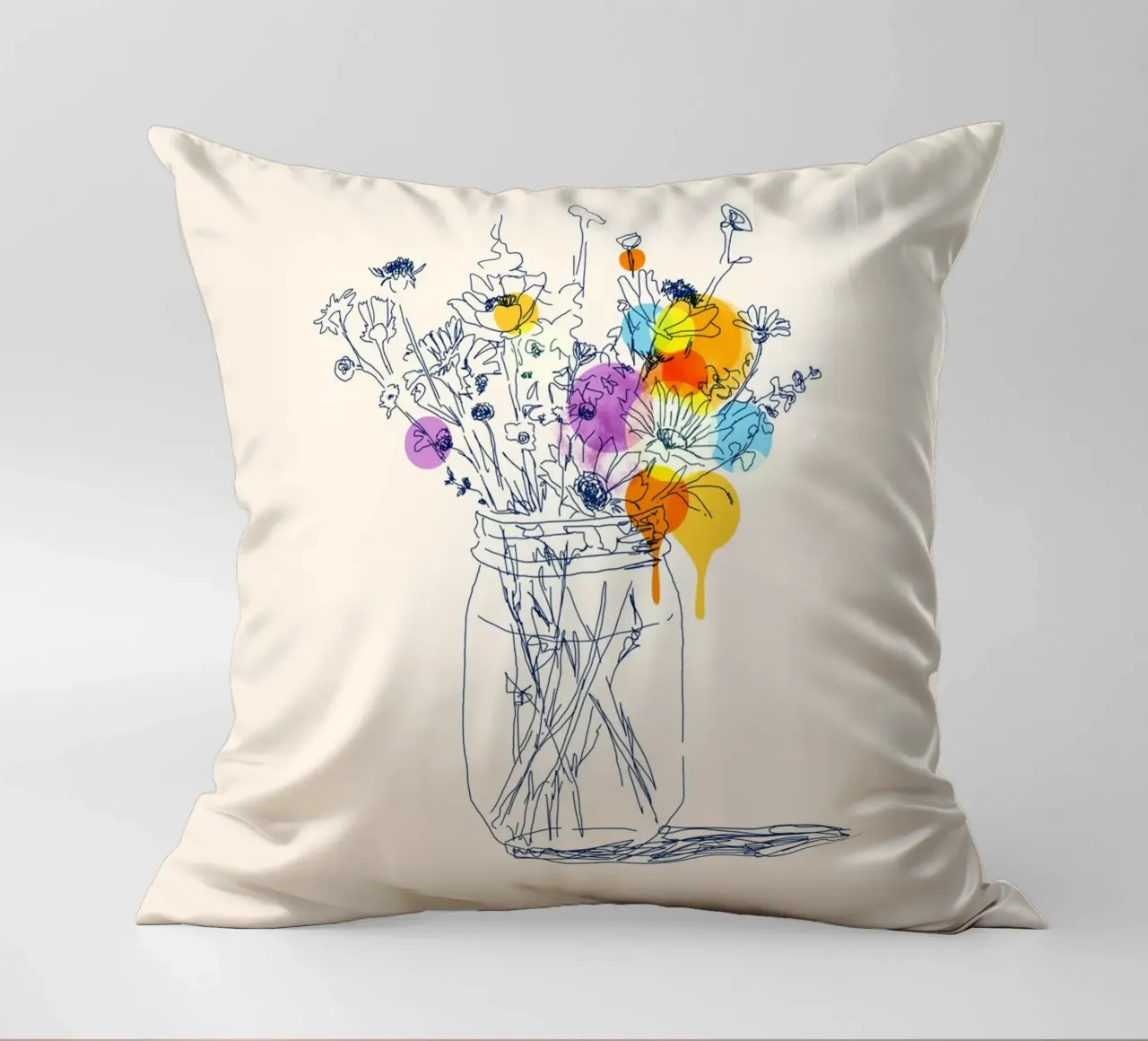 Flowers in a Jar cuscino da Indigo Rain