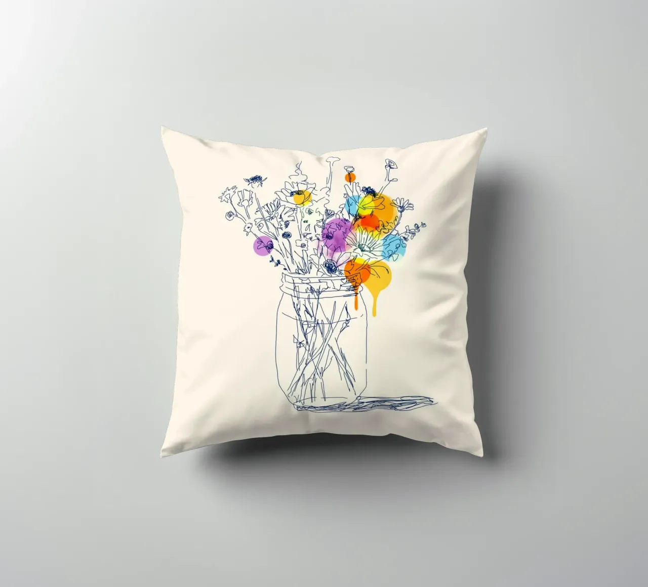 Flowers in a Jar cuscino da Indigo Rain