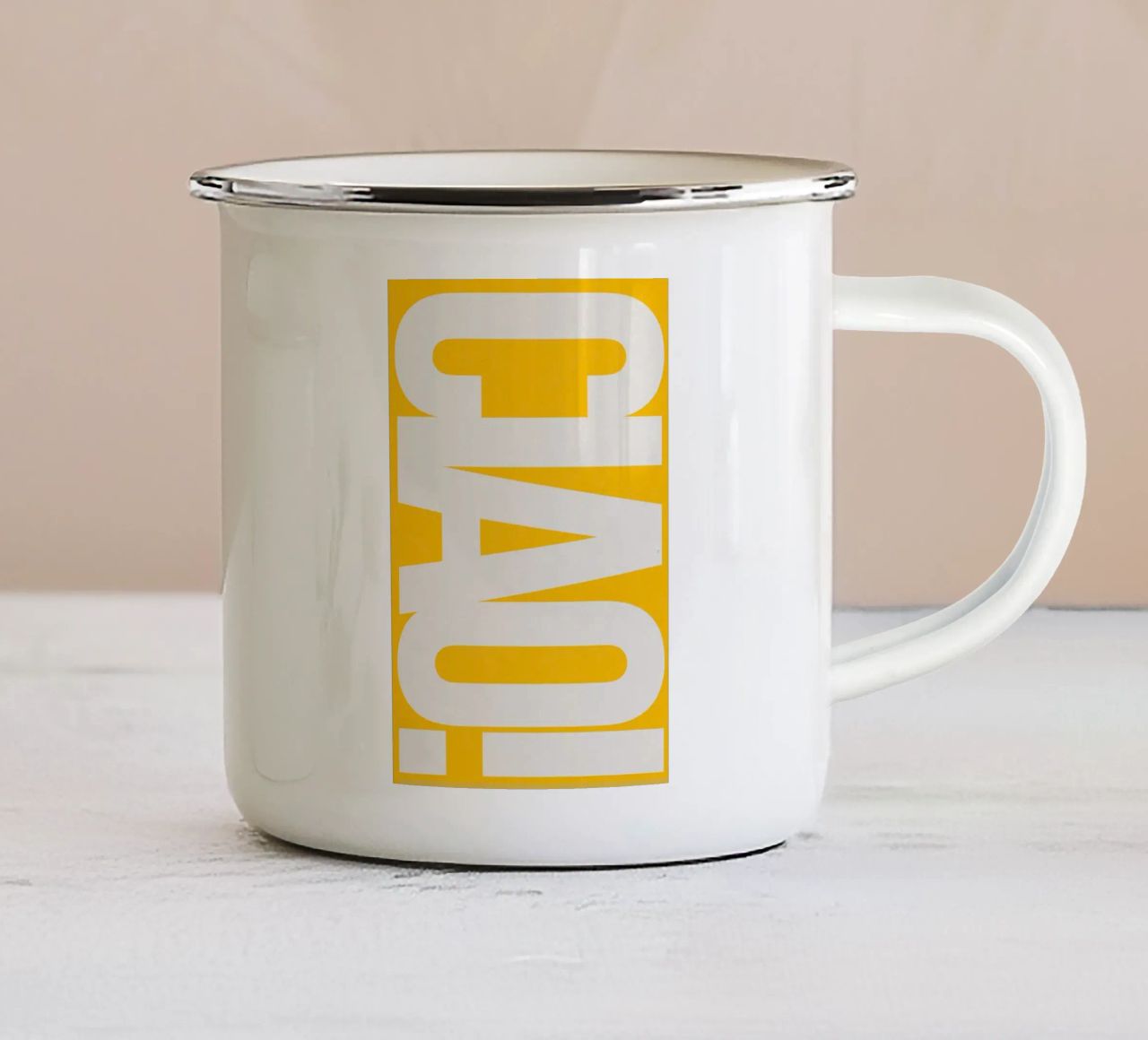 CIAO – Bold Greeting - Italian Hello tazza in smalto da QuooodZ by MooodzArt