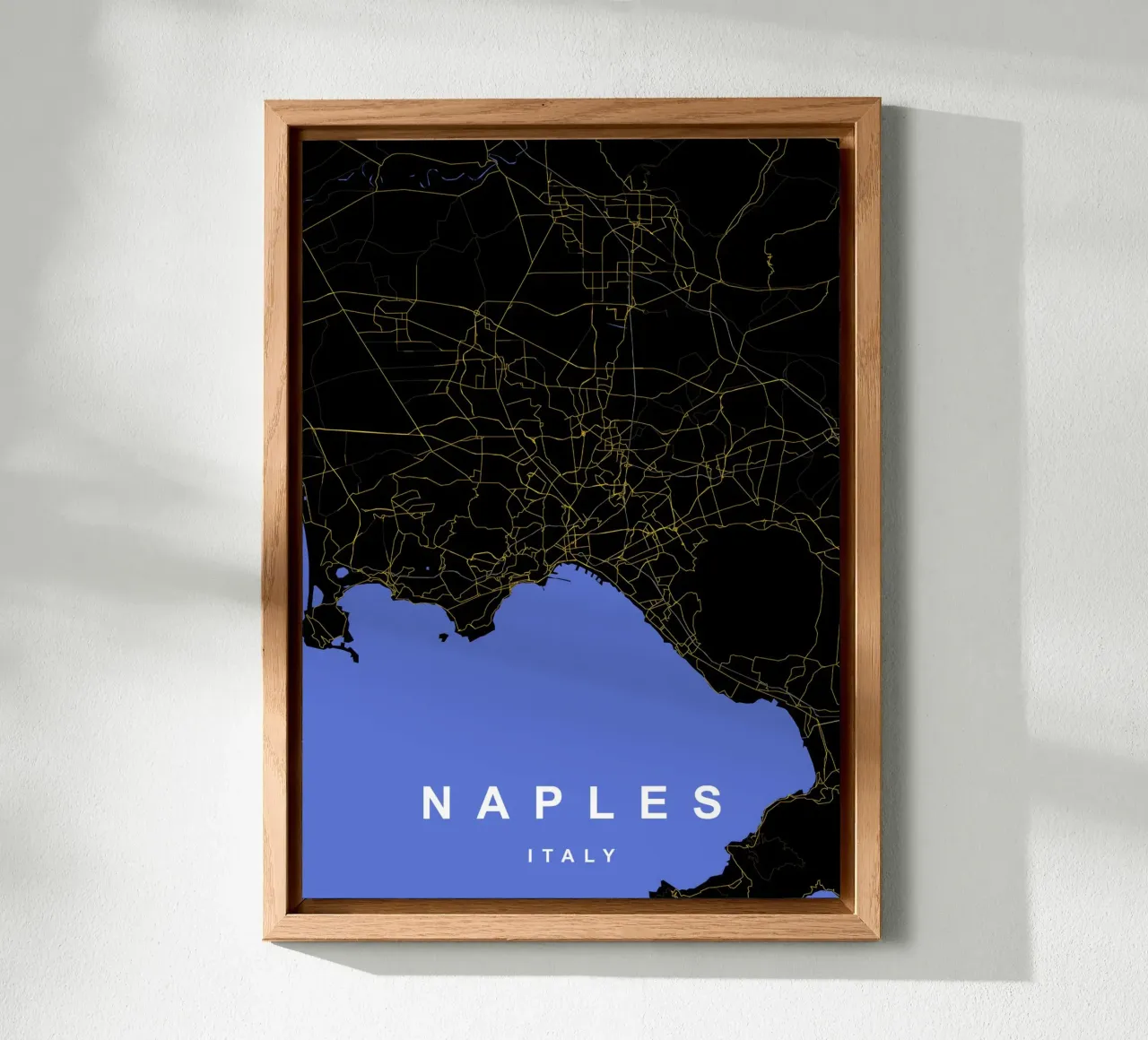 Mappa della città di Napoli in nero e oro alluminio dibond da Cartographers Library