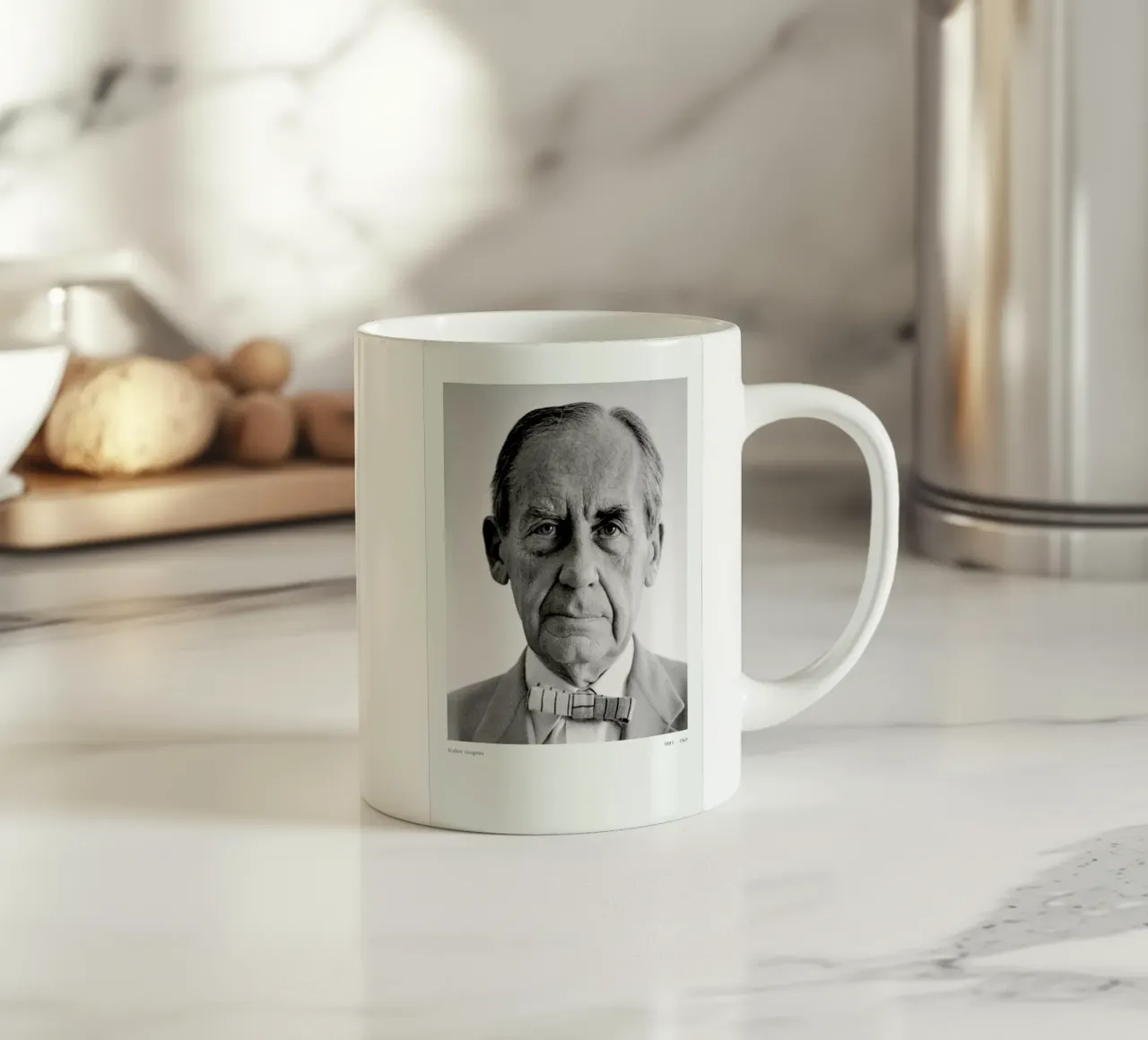Franz Hubmann - Portrait of Walter Gropius tazza in ceramica da ARTOTHEK
