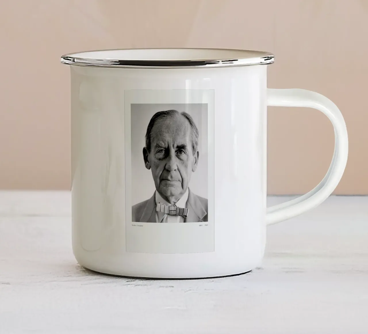 Franz Hubmann - Portrait of Walter Gropius tazza in smalto da ARTOTHEK